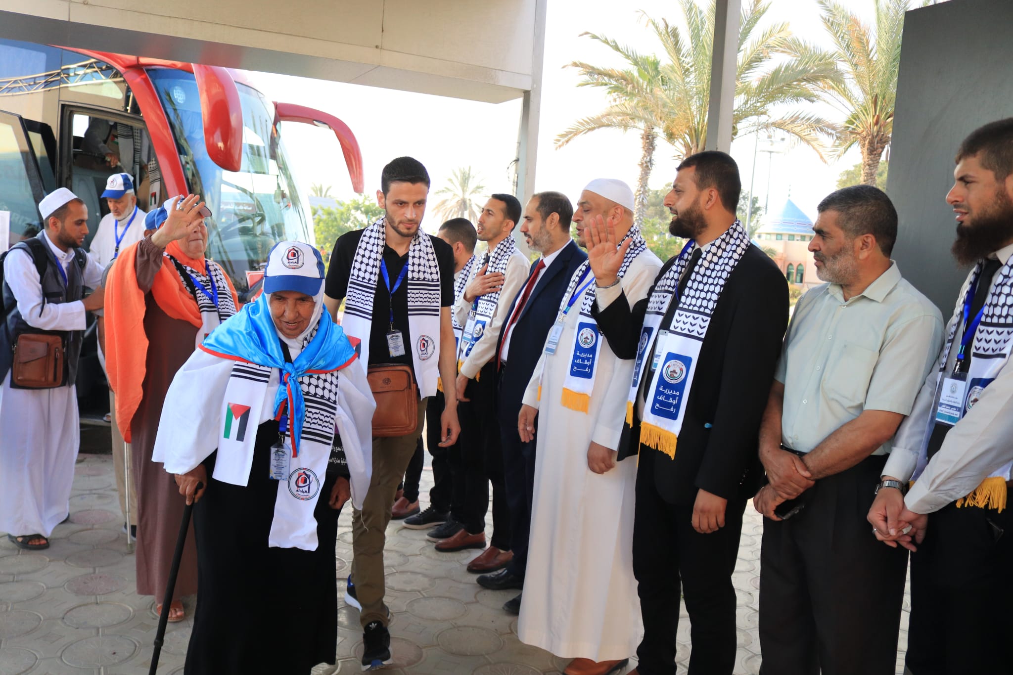 أطقم "المعابر" و"أجهزة الداخلية" تسهل مغادرة حجاج بيت الله عبر معبر رفح