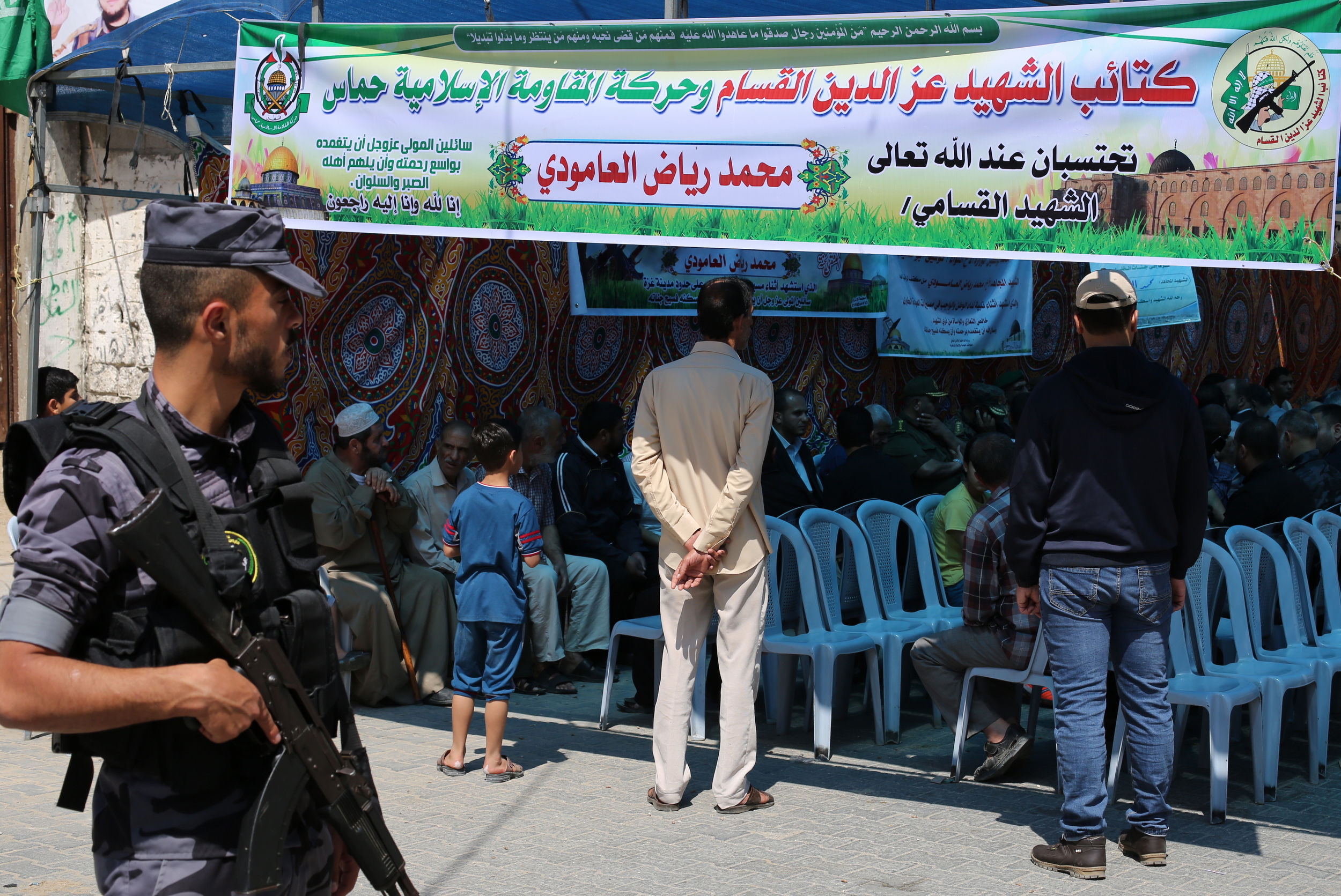 قيادة "الداخلية" تقدم واجب العزاء لذوي شهداء الوزارة في مسيرات العودة بذكرى النكبة