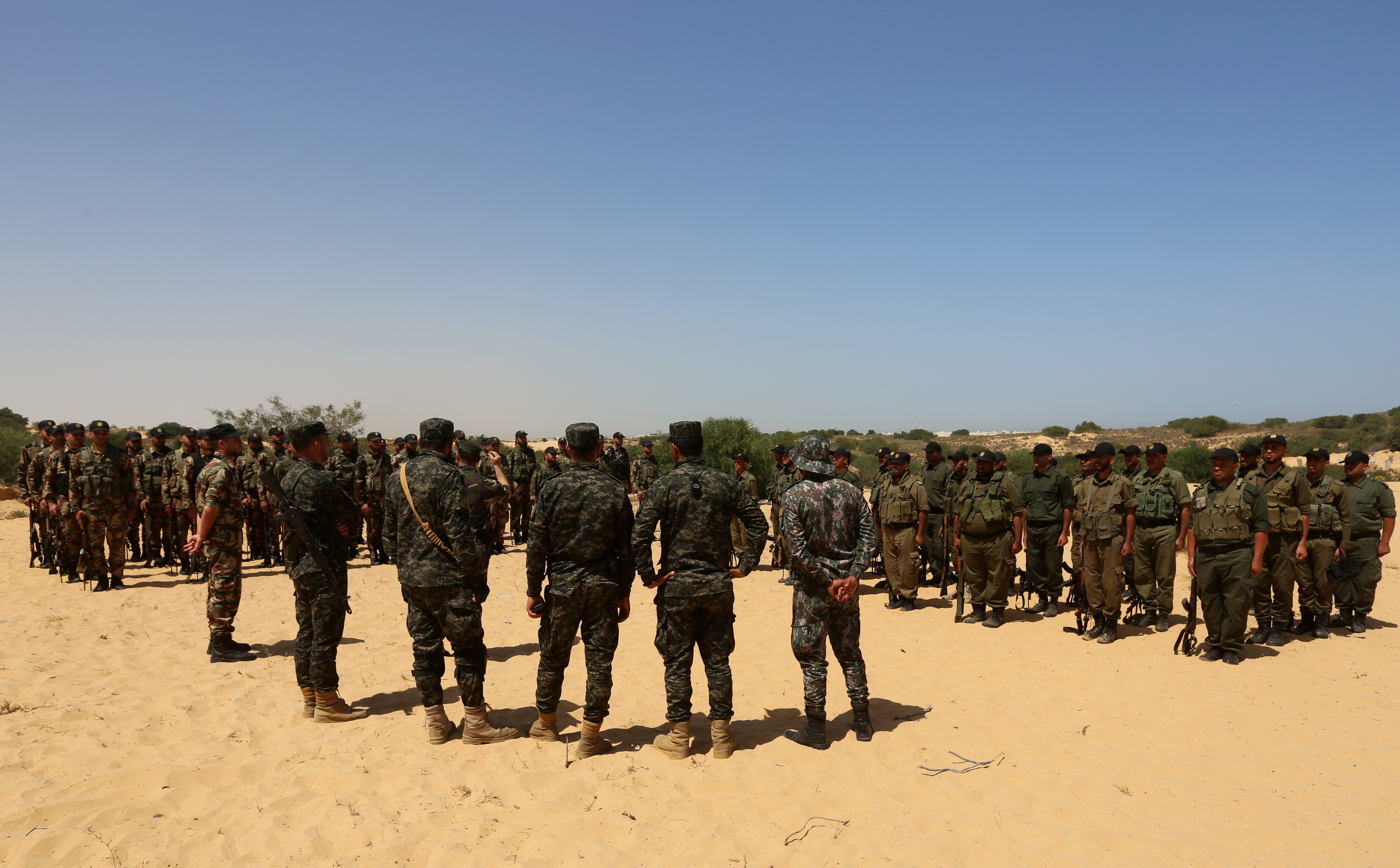 تخييم مغلق لدورتي قادة السرايا وتأهيل الضباط  بالأمن الوطني