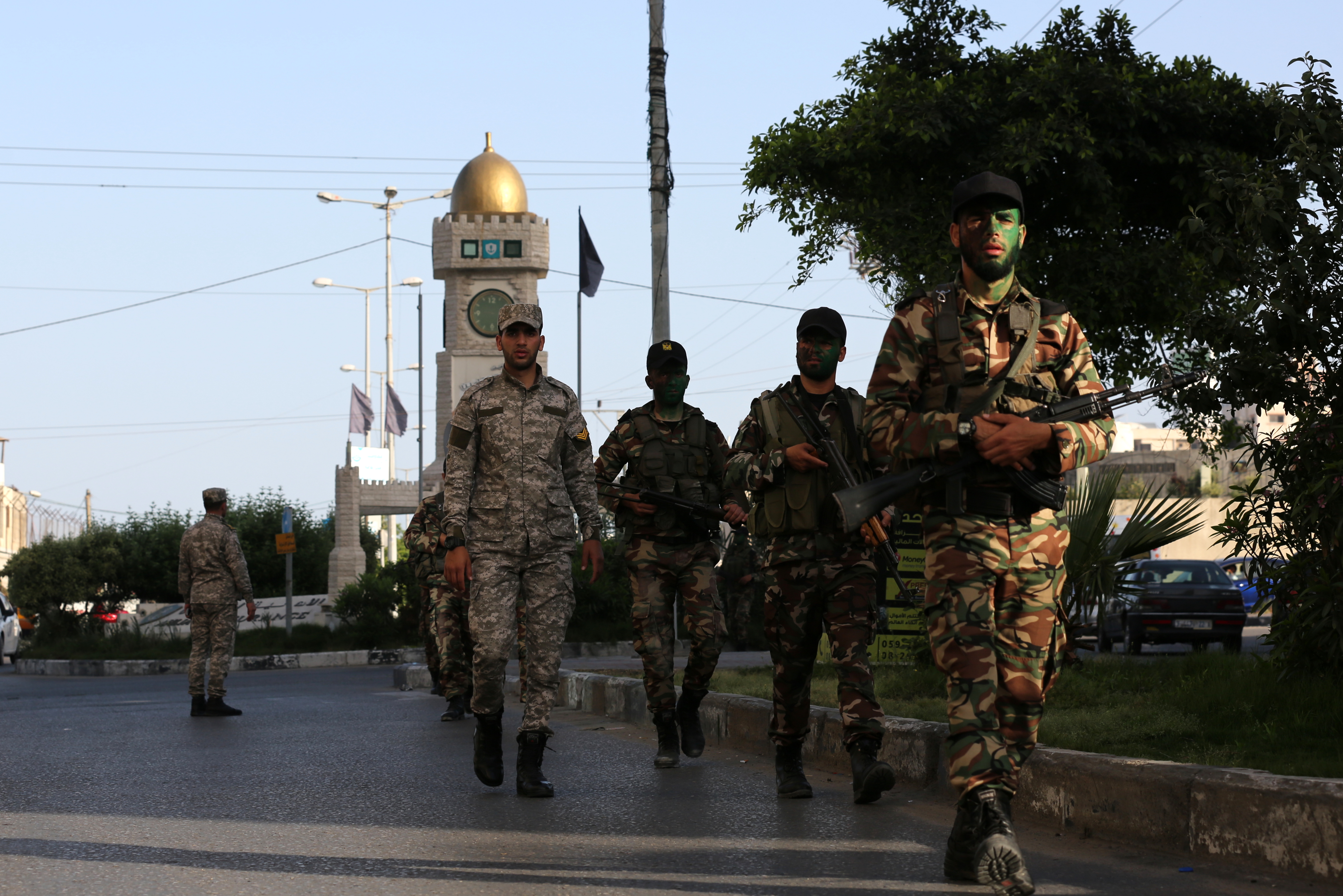 تخييم مغلق لدورتي قادة السرايا وتأهيل الضباط  بالأمن الوطني