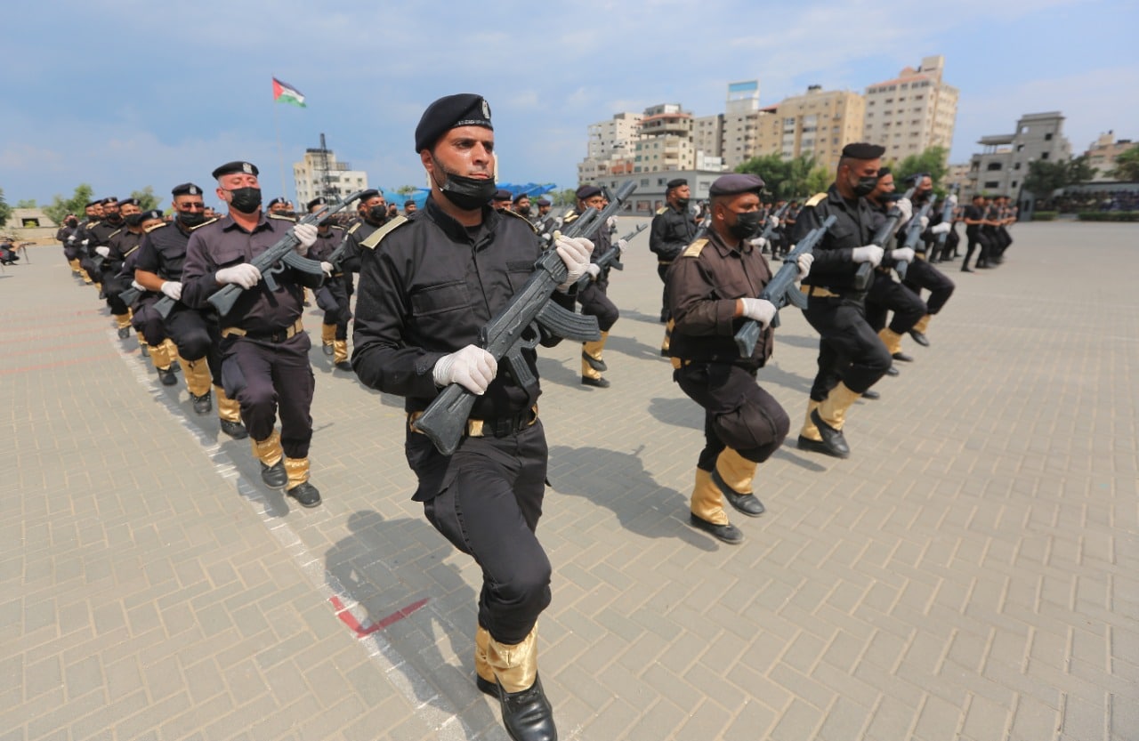 "مديرية التدريب" تُخرج دورتَي صف الضباط 27 والتأسيسية 35