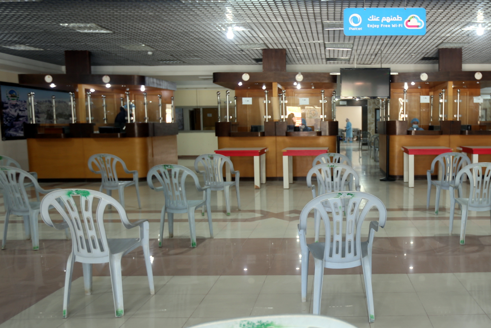  بدء مغادرة المسافرين عبر معبر رفح في أول أيام فتحه استثنائياً