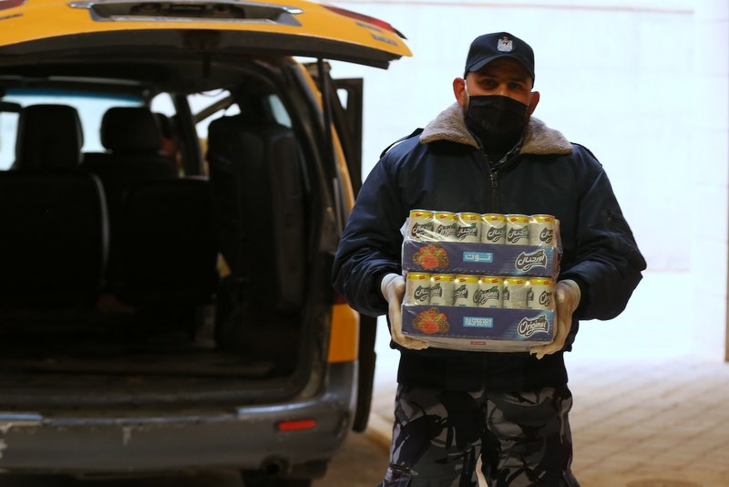 خدمة المستضافين بمراكز الحجر الصحي وتقديم الإفطار لهم في أول أيام شهر رمضان المبارك