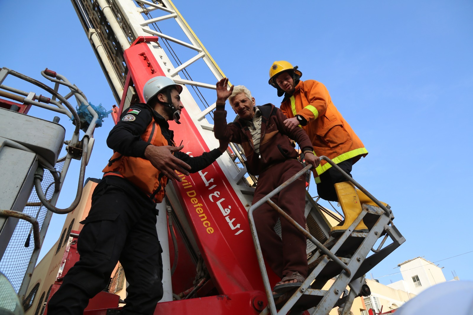 "الدفاع المدني" يعلن تجهيز مَركبة إطفاء محلياً بدعم ماليزي ويُنفّذ مناورة تدريبية بمناسبة اليوم العالمي