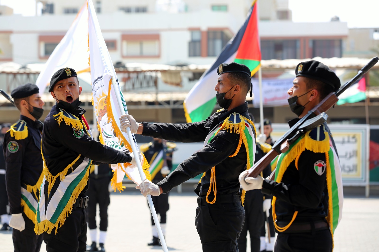 صور.. كلية "الرباط" تُخرج الدفعة التاسعة بكالوريوس "العلوم الشرطية"