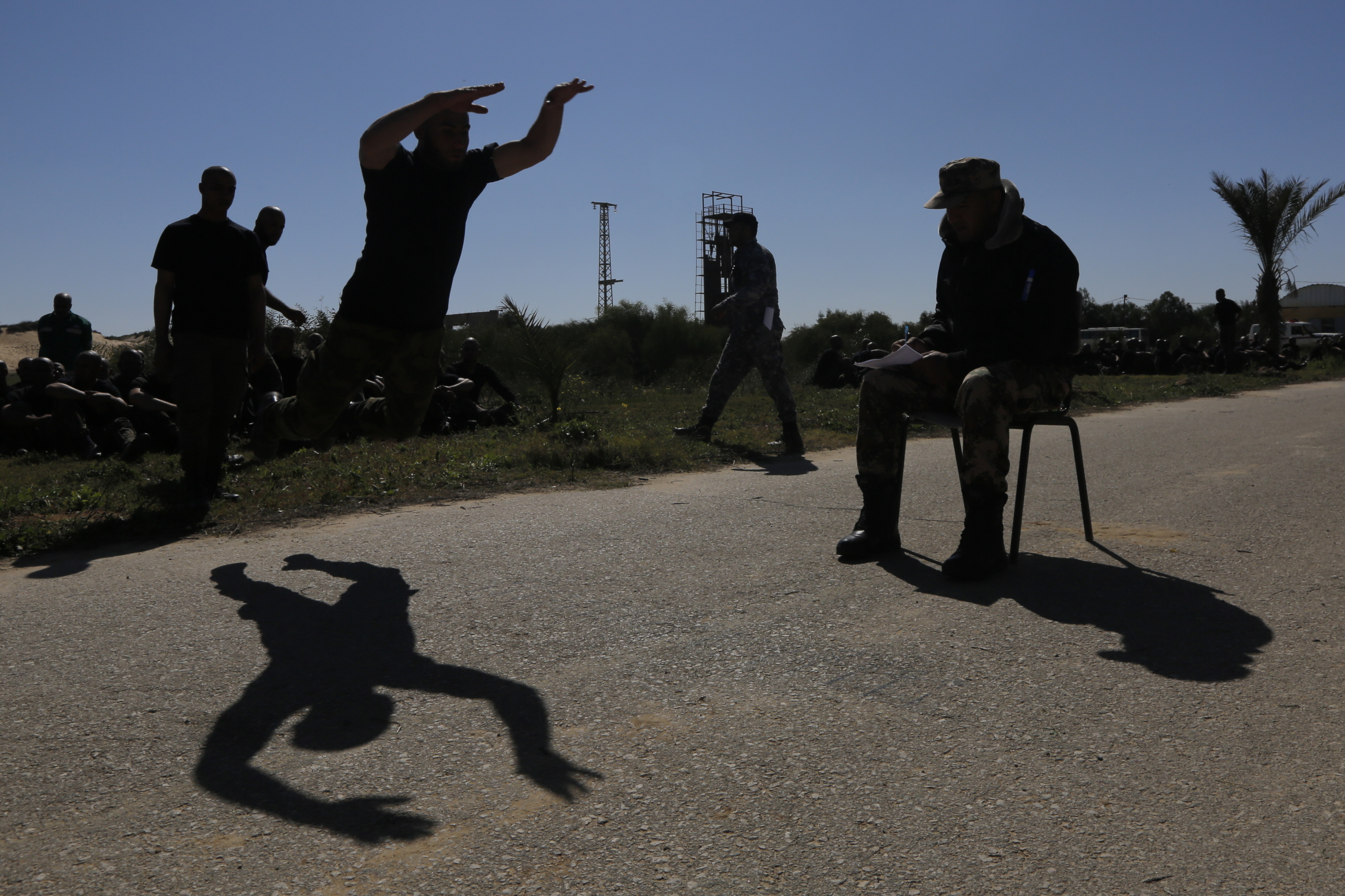تدريبات ميـدانية لدورة المستجدين "الخاصة بوظائف الأفراد"