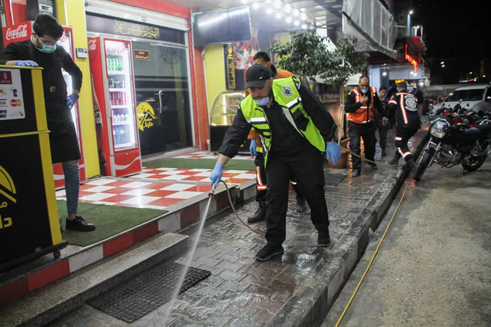 الدفاع المدني يُشارك في مبادرات للتعقيم بمحافظات القطاع لمكافحة جائحة كورونا