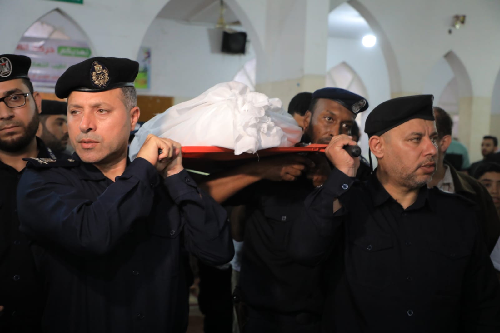 تشييع جثمان شهيد الواجب "مصلح" بموكب عسكري بمشاركة قيادة "الداخلية" والشرطة