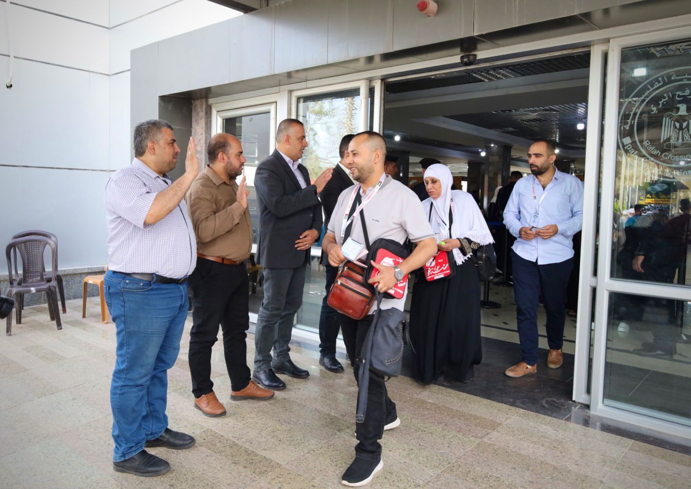 أطقم "المعابر" و"أجهزة الداخلية" تسهل مغادرة حجاج بيت الله عبر معبر رفح