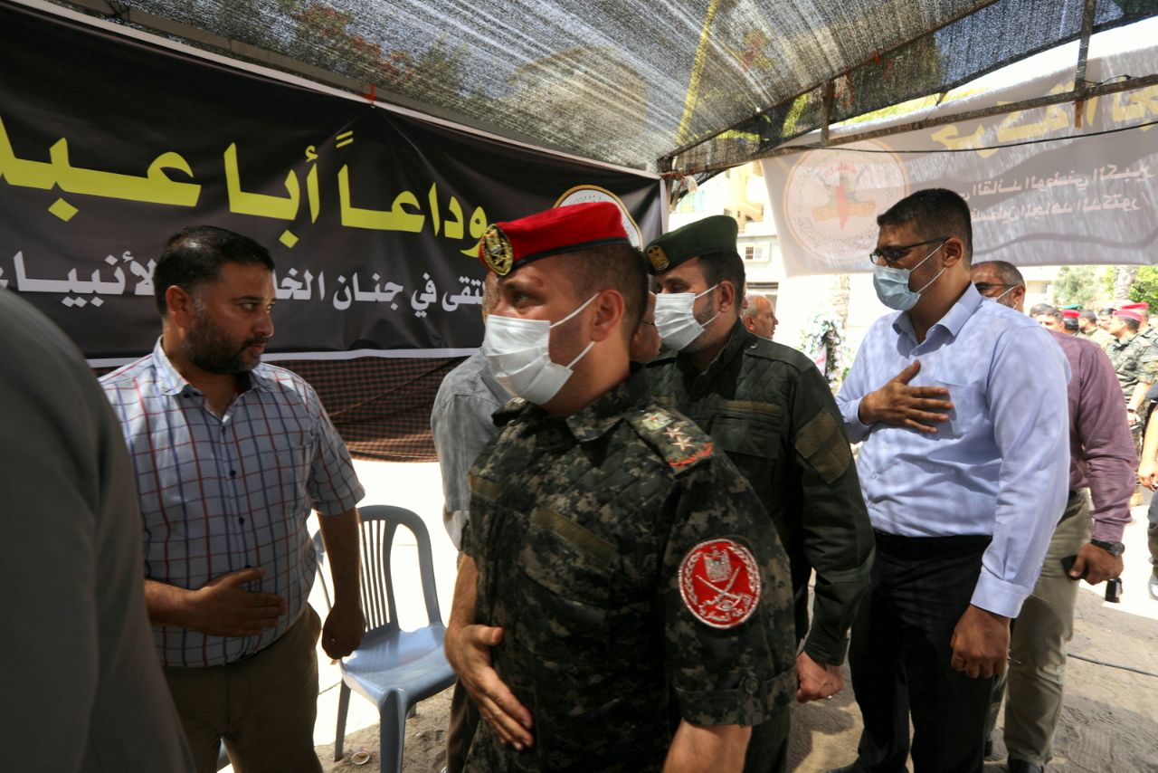 وفد حكومي رفيع يُقدم واجب العزاء بوفاة الراحل "شلّح"