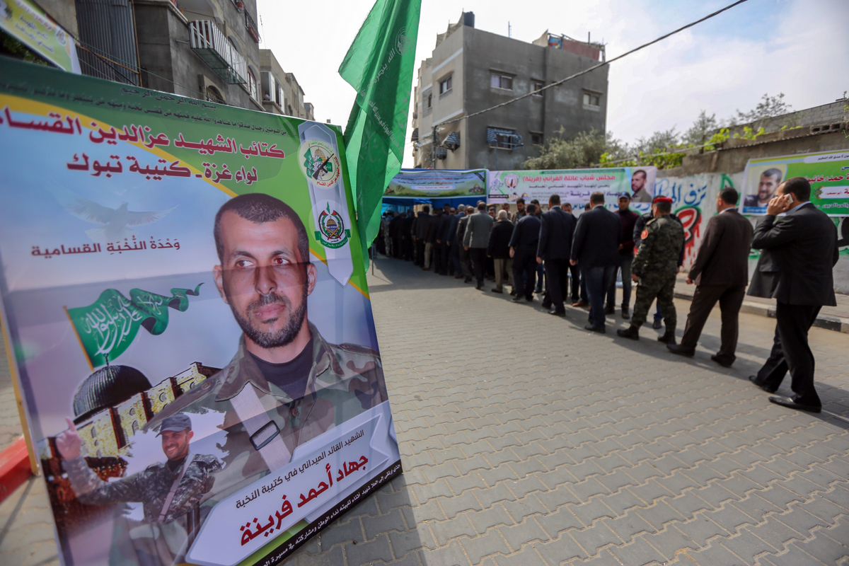 قيادة الداخلية تُقدم واجب العزاء لذوي شهداء مسيرة العودة