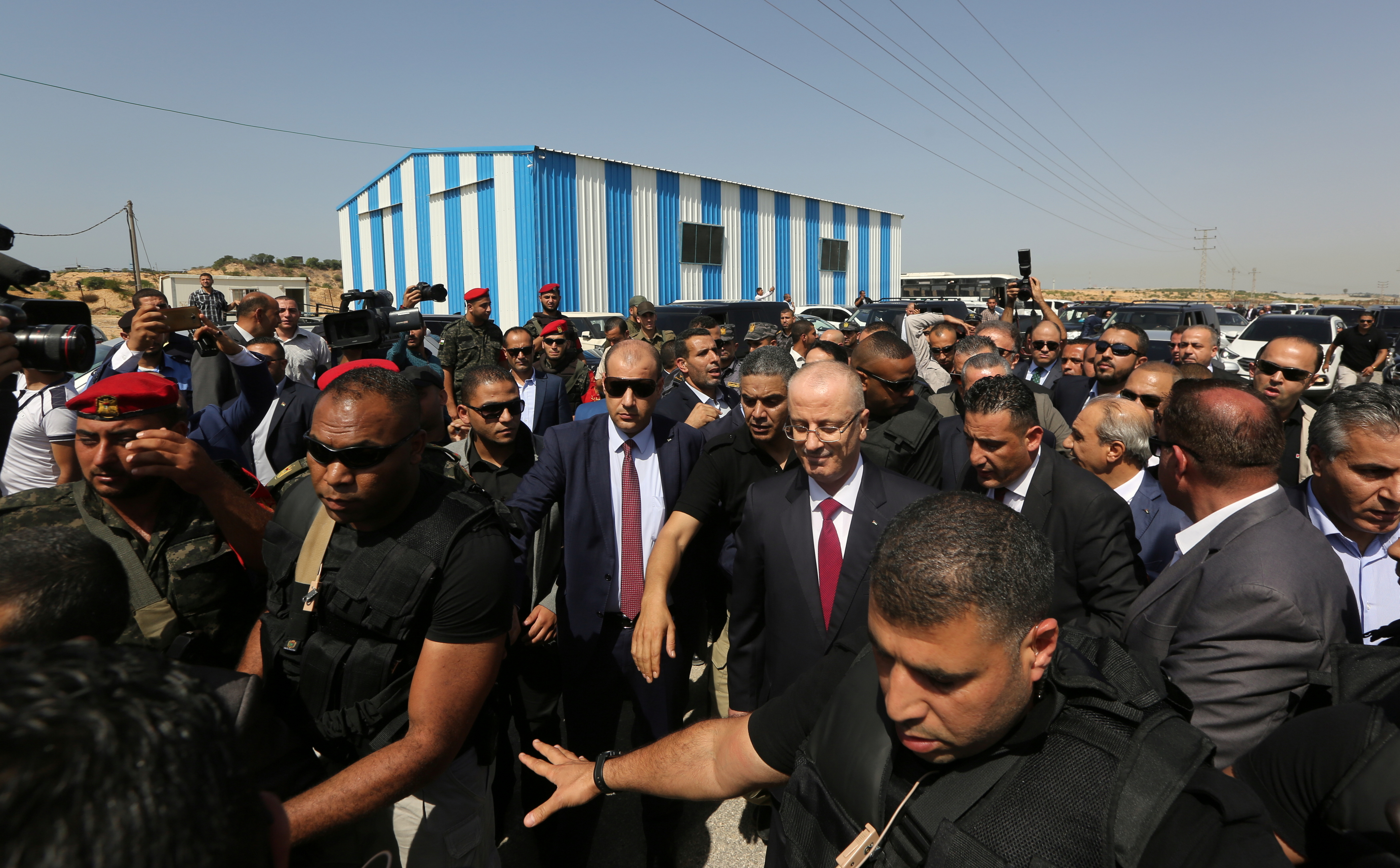 وزارة الداخلية تُؤمن وصول وفد الحكومة لغزة