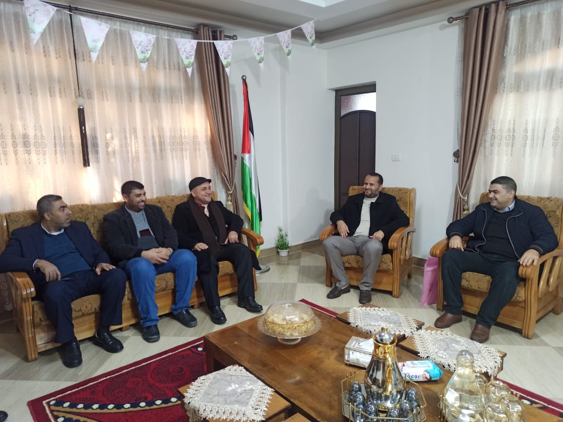 "الداخلية" تطلق حملة زيارات لذوي شهدائها