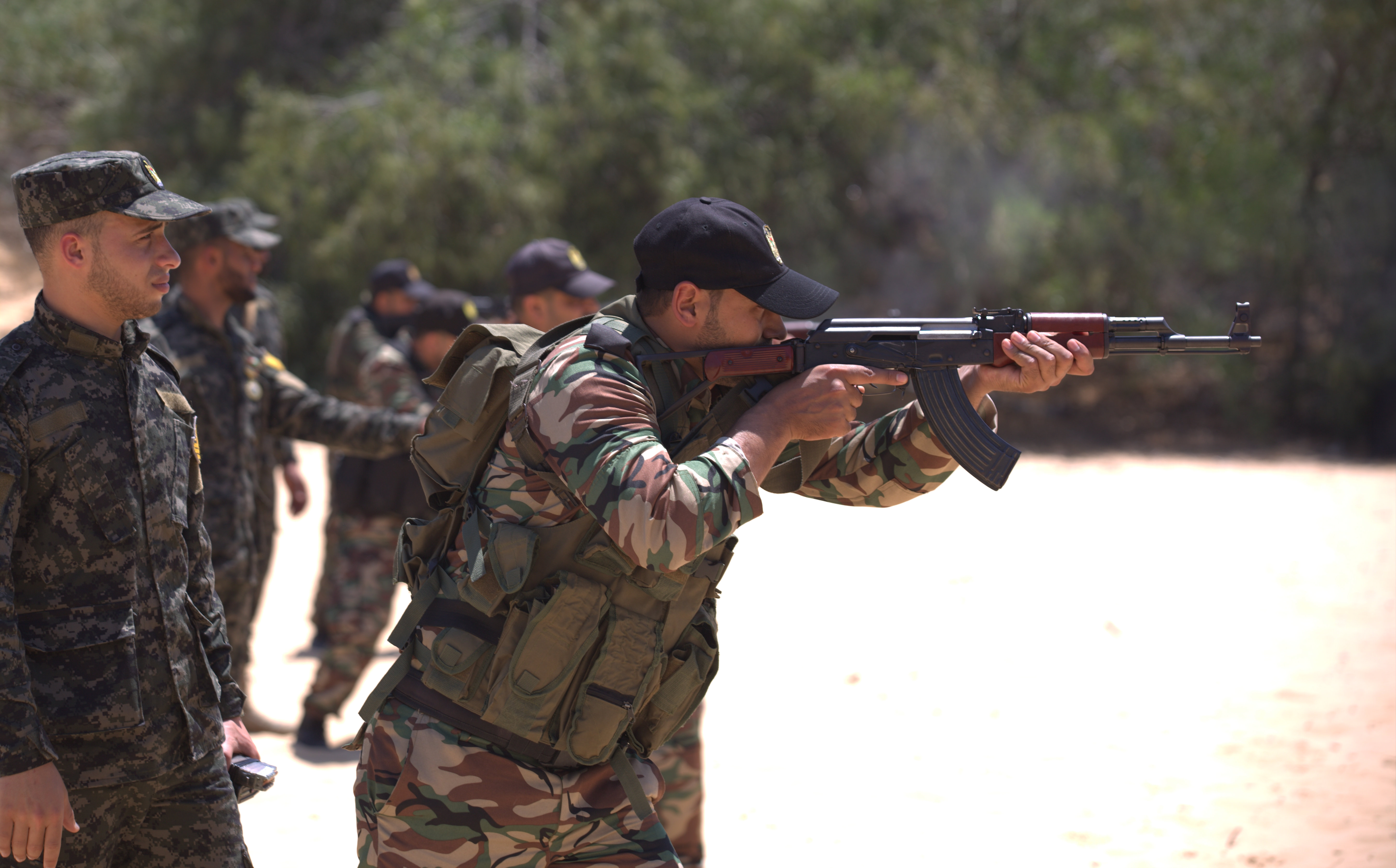 تخييم مغلق لدورتي قادة السرايا وتأهيل الضباط  بالأمن الوطني