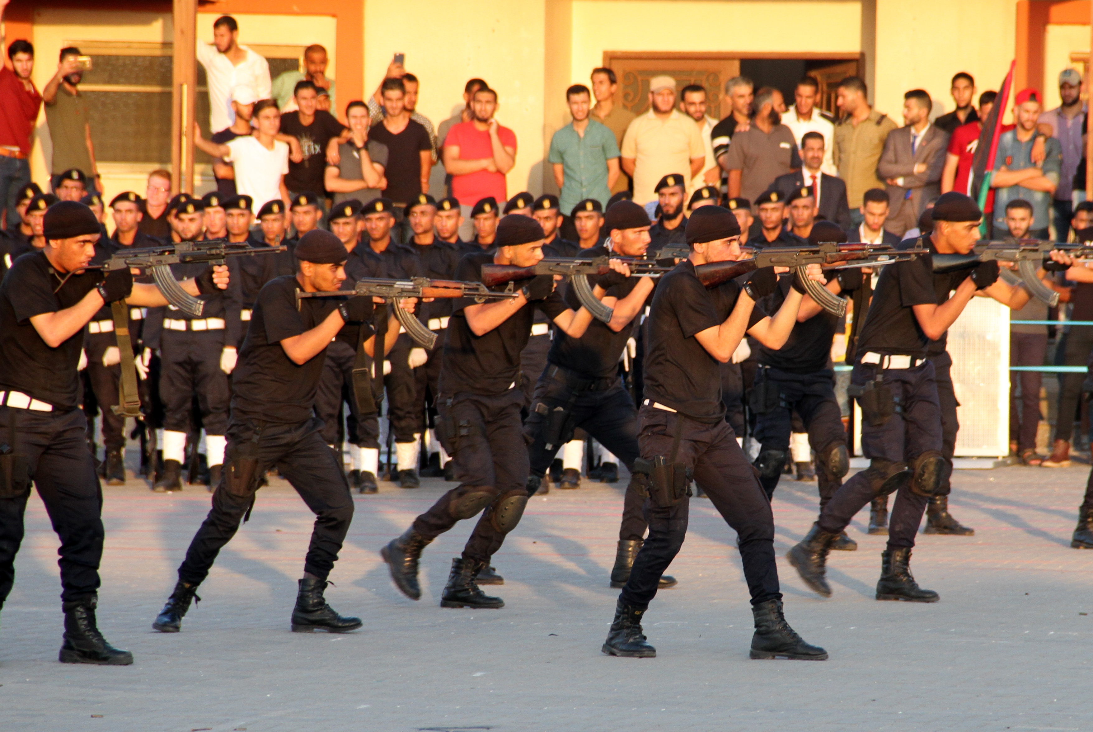 كلية الرباط تُخرّج 54 ضابطاً ضمن فوج "العودة"