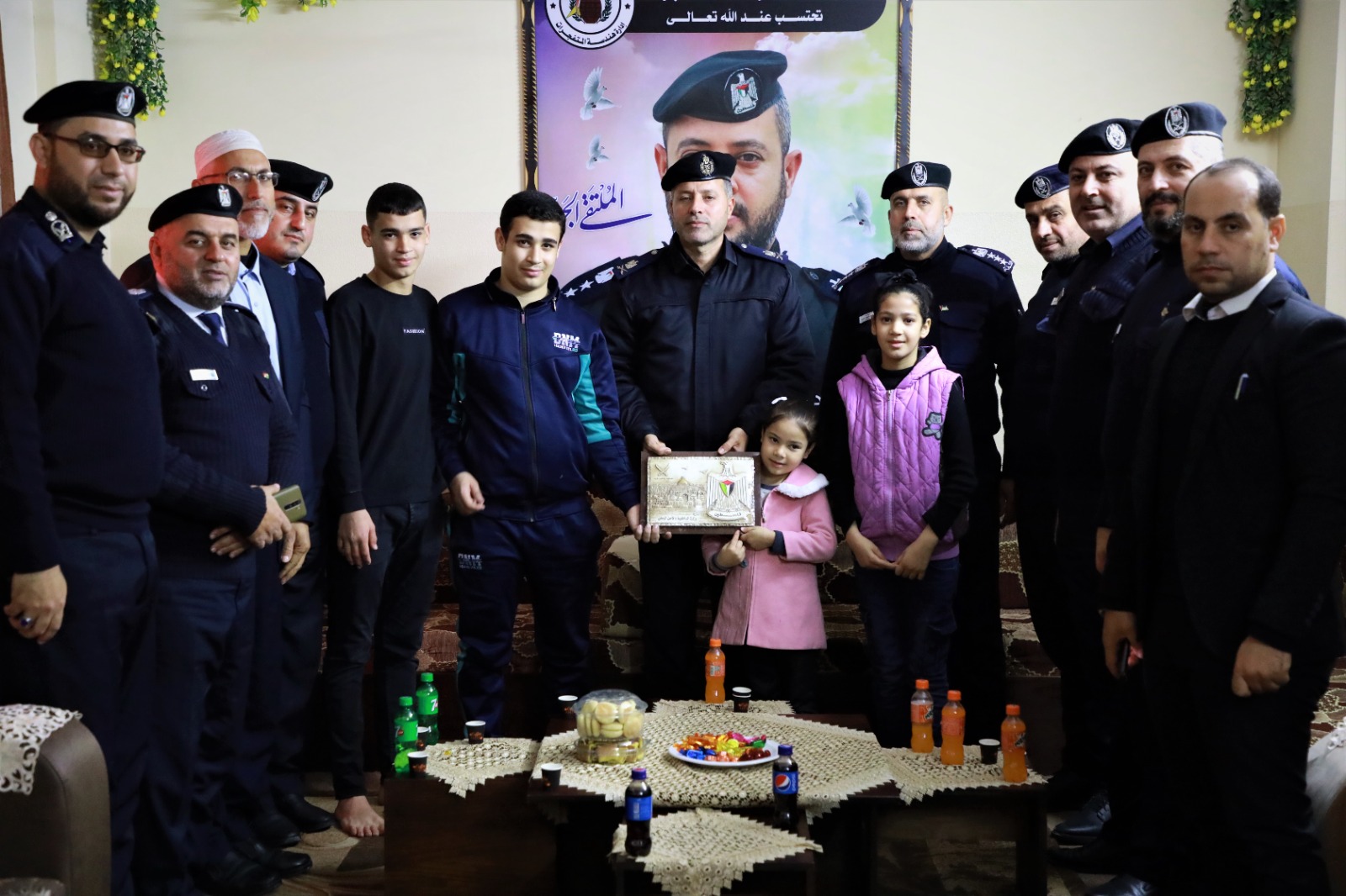 "الداخلية" تطلق حملة زيارات لذوي شهدائها