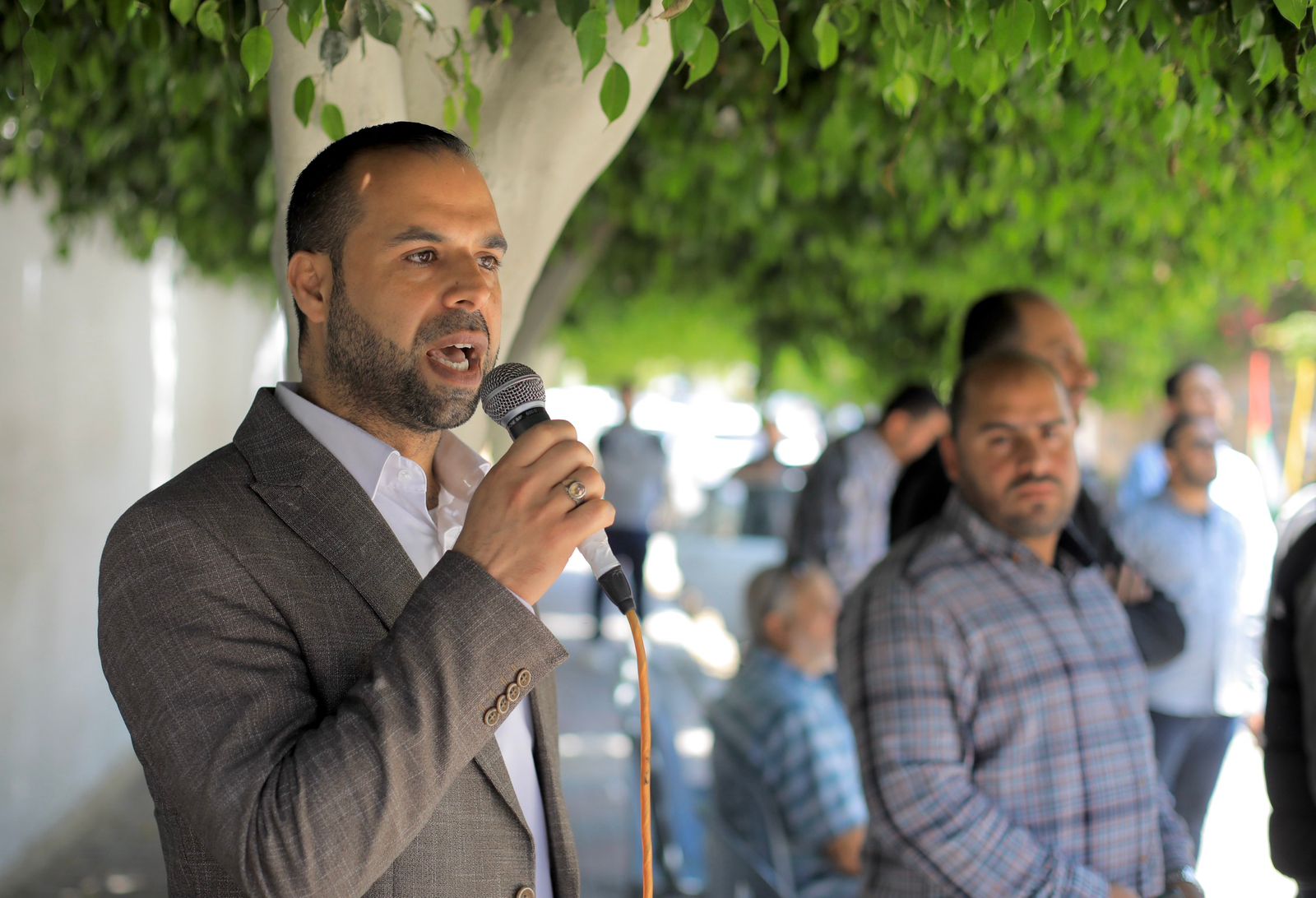 قيادة "الداخلية" تُقدم واجب العزاء لذوي شهداء العدوان الإسرائيلي