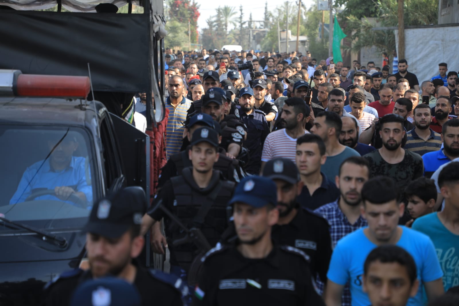 تشييع جثمان شهيد الواجب "مصلح" بموكب عسكري بمشاركة قيادة "الداخلية" والشرطة