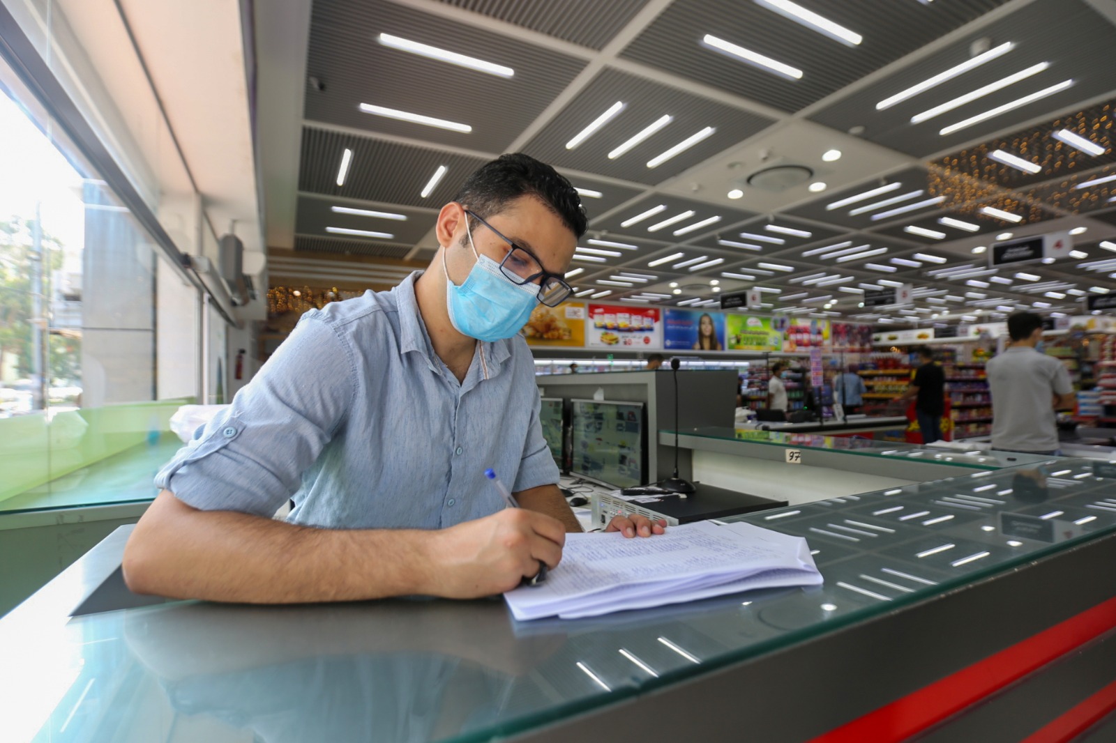 فتح المولات التجارية جزئياً في المناطق التي تشهد تخفيفاً للإجراءات