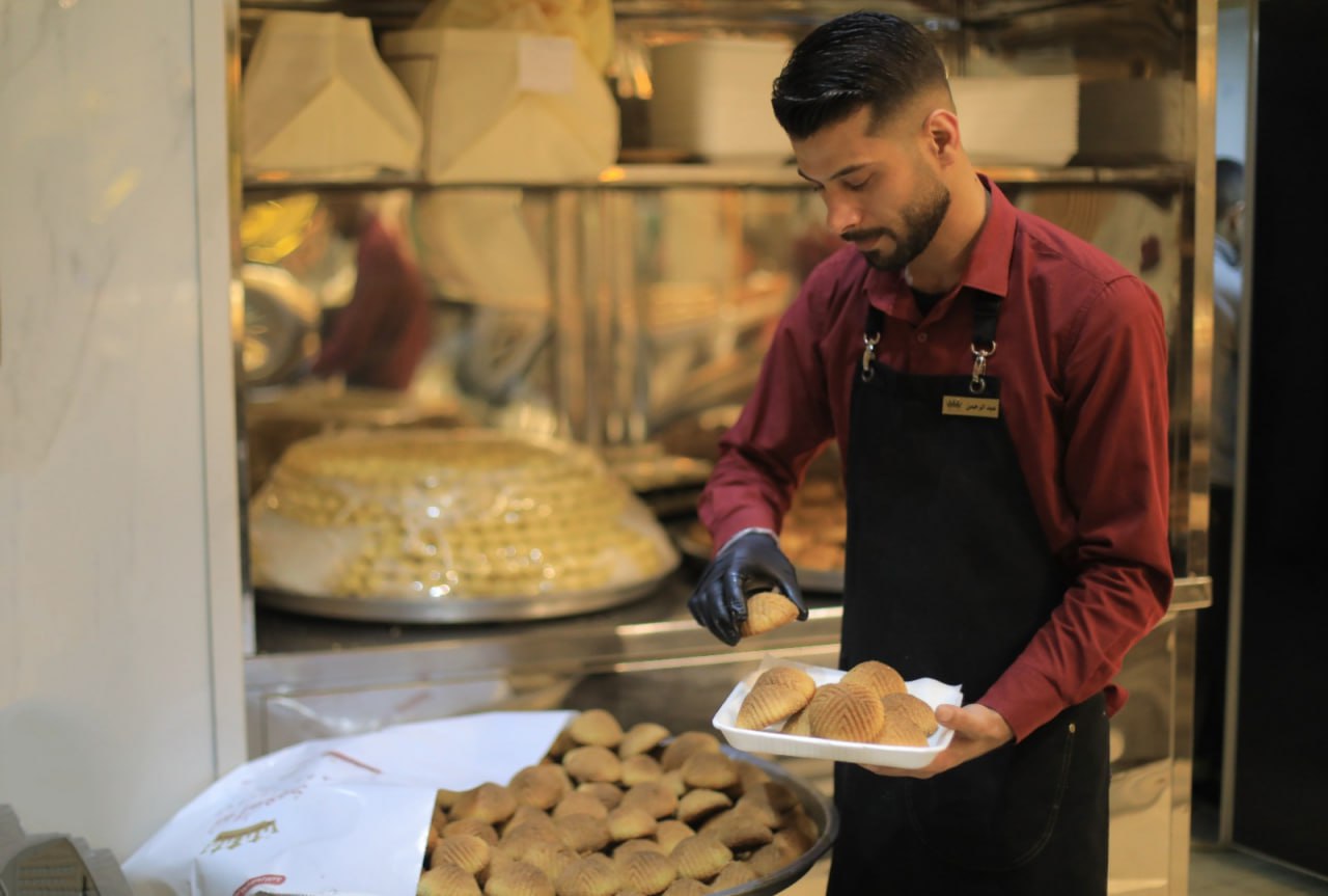 أجواء غزة عشية عيد الفطر السعيد وانتشار أجهزة الداخلية لتسهيل حركة المواطنين وتهيئة الأجواء الملائمة