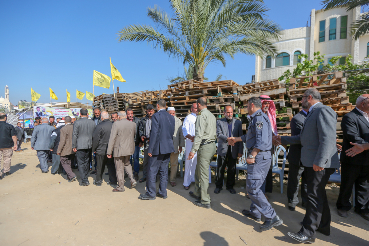 قيادة الداخلية تُقدم واجب العزاء لذوي شهداء مسيرة العودة