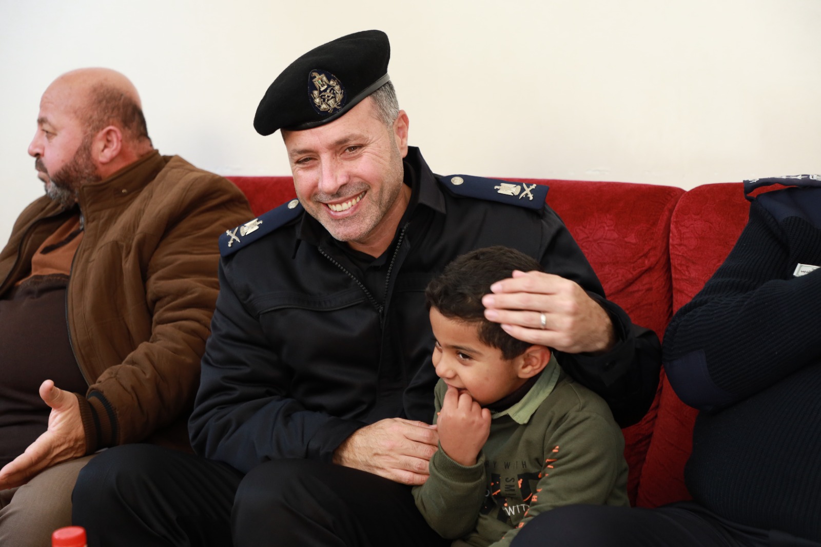 "الداخلية" تطلق حملة زيارات لذوي شهدائها