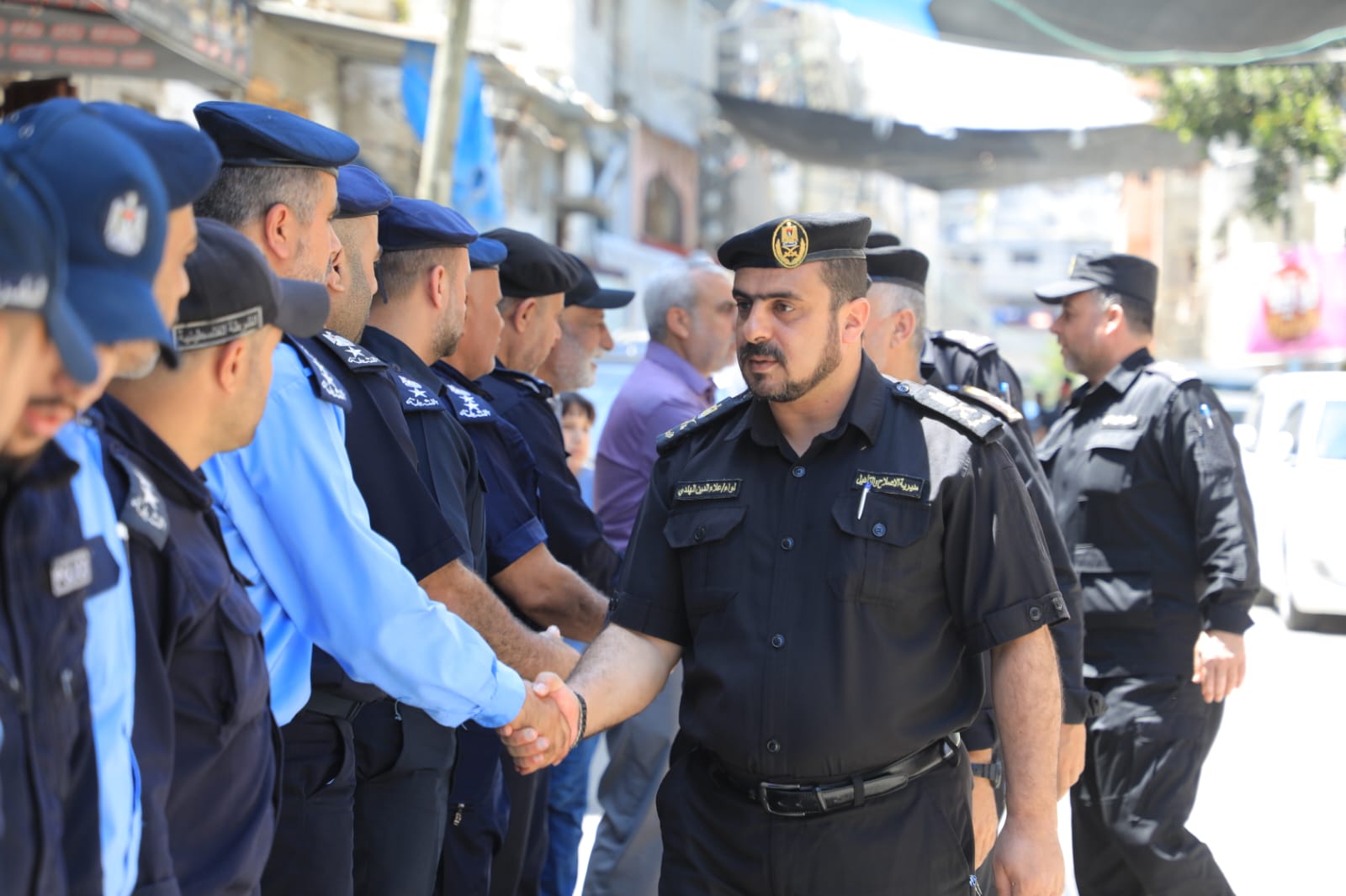 "قيادة الداخلية" تشارك في بيت عزاء شهيد الواجب ملازم "خالد محمد مصلح"