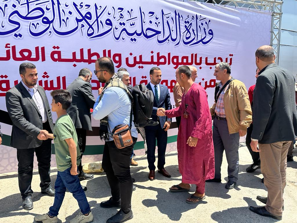 أطقم "المعابر" و" الداخلية" تسهل وصول الفوج الثاني من العائدين من السودان	