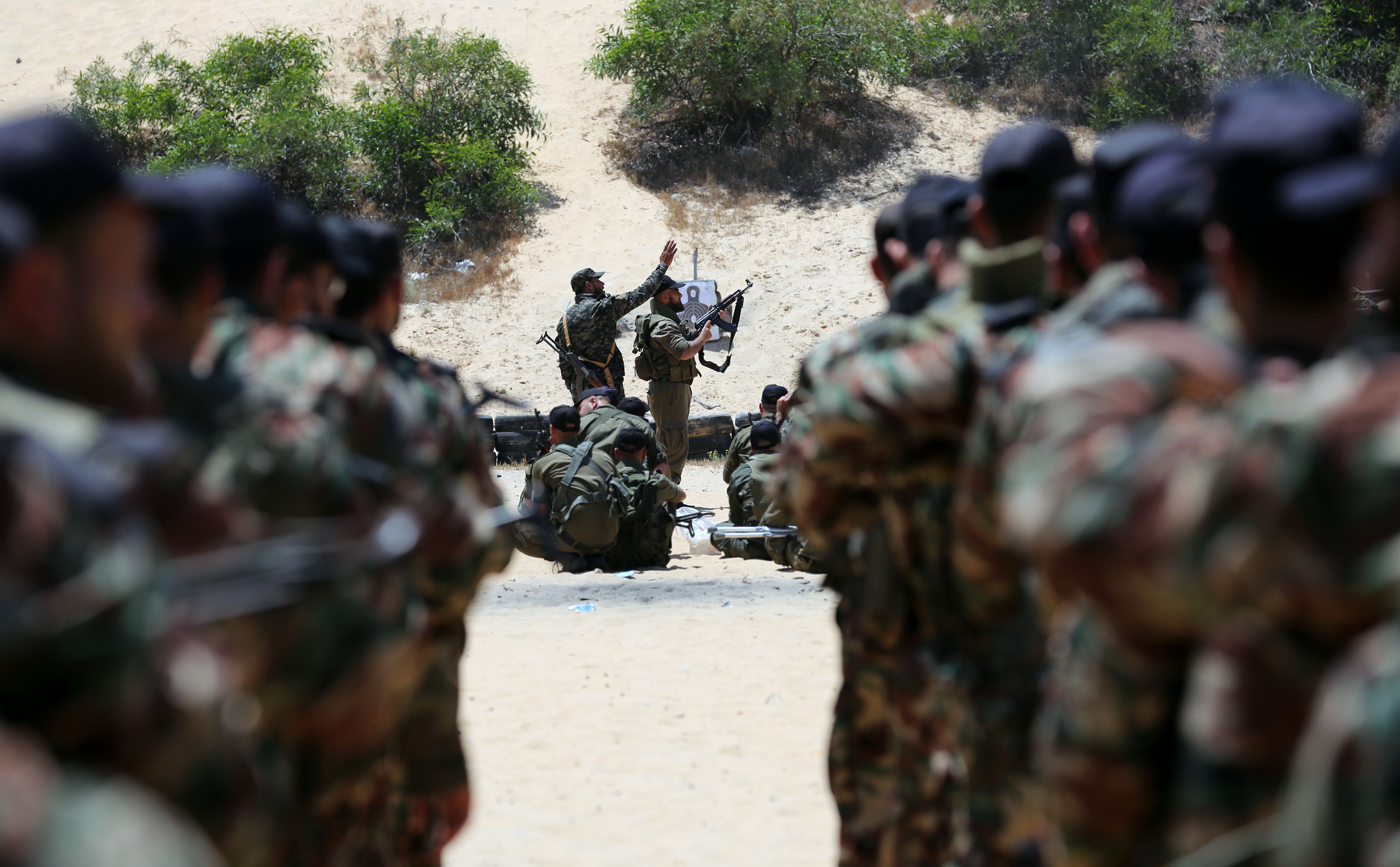 تخييم مغلق لدورتي قادة السرايا وتأهيل الضباط  بالأمن الوطني