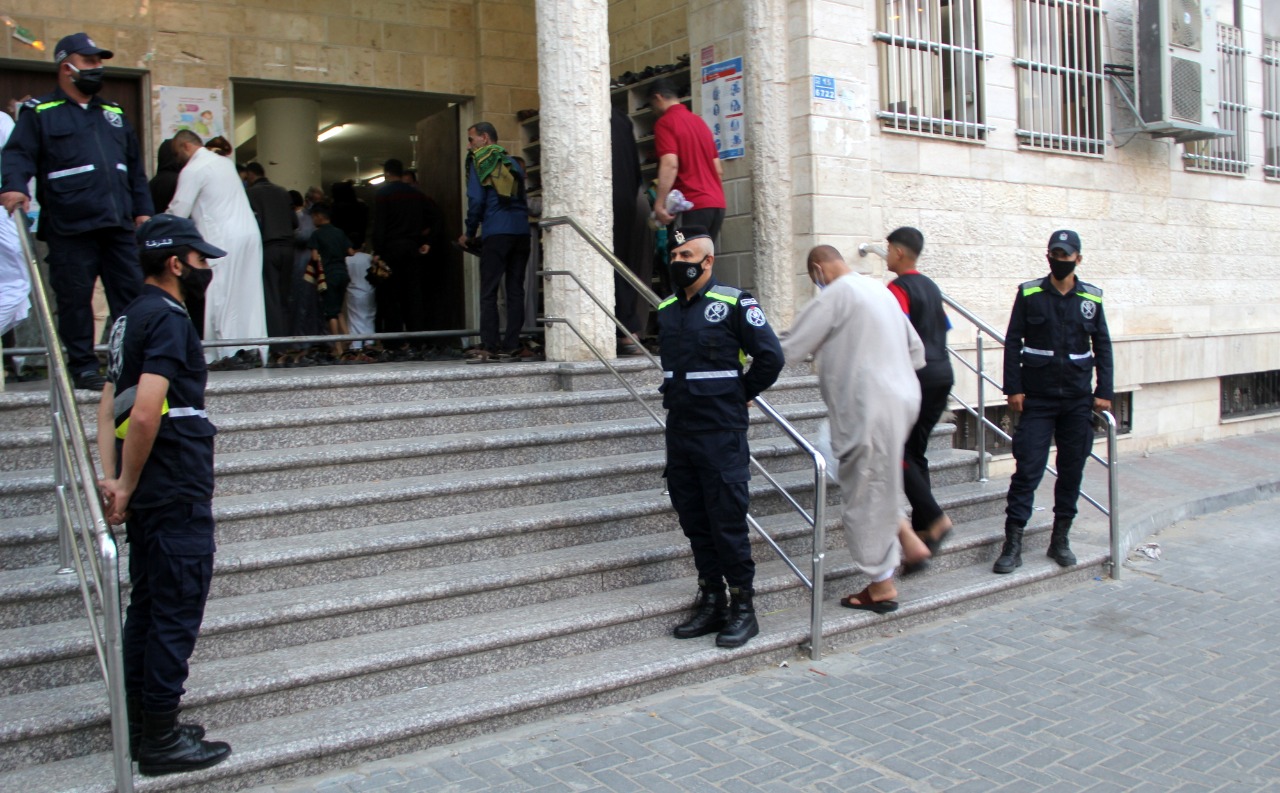 الشرطة تؤمن إقامة صلاة عيد الفطر المبارك وفق ضوابط وإجراءات السلامة العامة