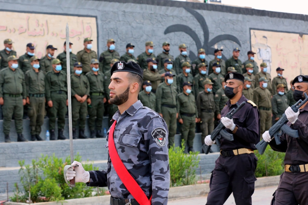 "مديرية التدريب" تُخرج دورتَي صف الضباط 27 والتأسيسية 35