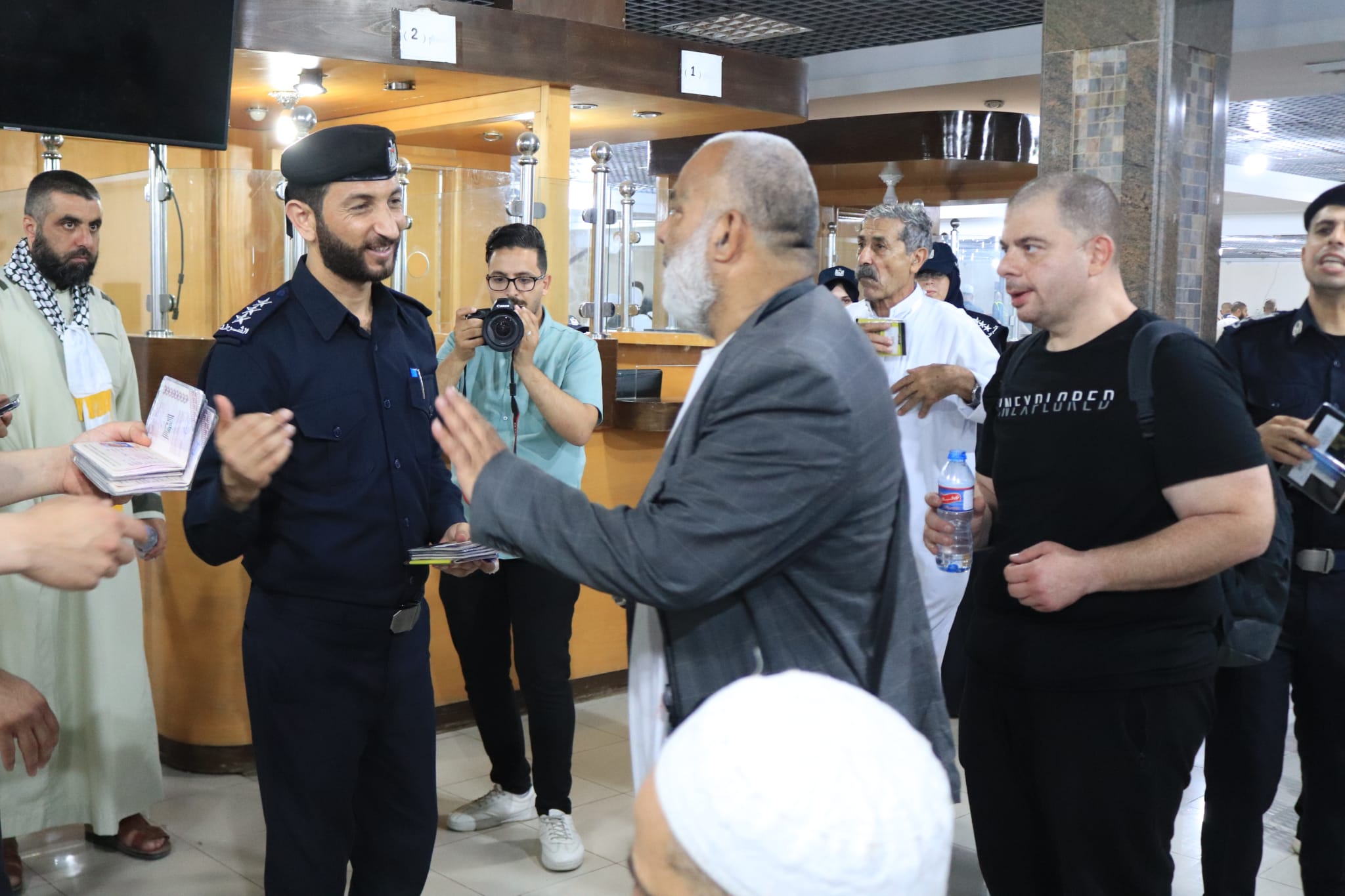 "أطقم المعابر" و"أجهزة الداخلية" تسهل وصول حجاج غزة لعام 1444 هـ