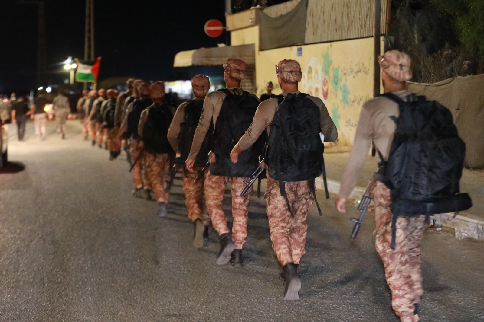 كلية الرباط الجامعية تنظم مسيرًا عسكريًا لدورة الصاعقة