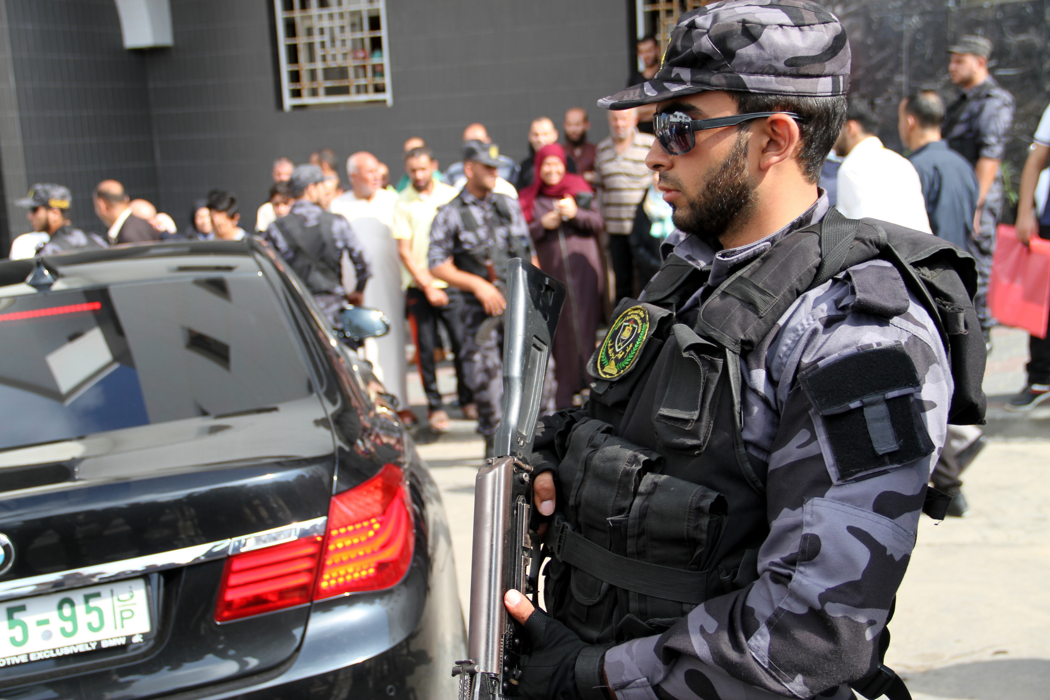 الأجهزة الأمنية تؤمن جولة رئيس الوزراء في غزة