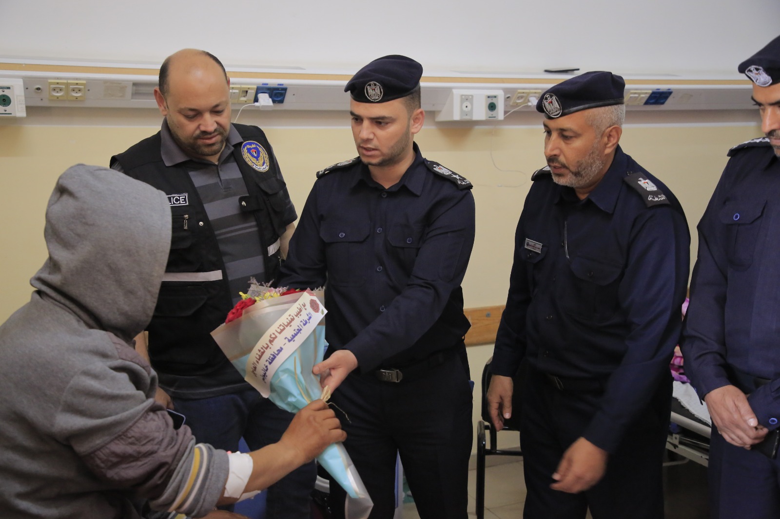 دائرة الشرطة المجتمعية تتفقد بيوت شهداء وجـرحى العـدوان الإسـرائيلي