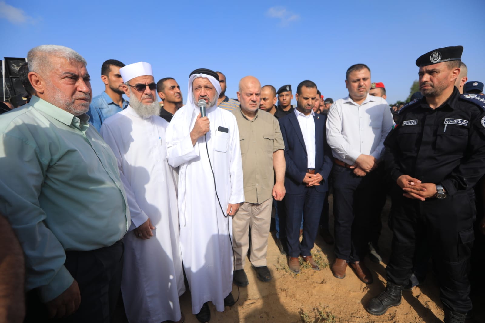 تشييع جثمان شهيد الواجب "مصلح" بموكب عسكري بمشاركة قيادة "الداخلية" والشرطة