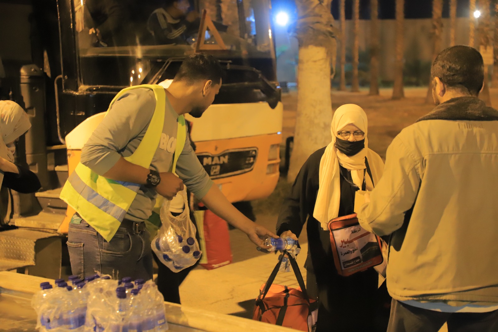 أطقم المعابر والحدود تُسهِّل وصول الفوج الخامس من المعتمرين