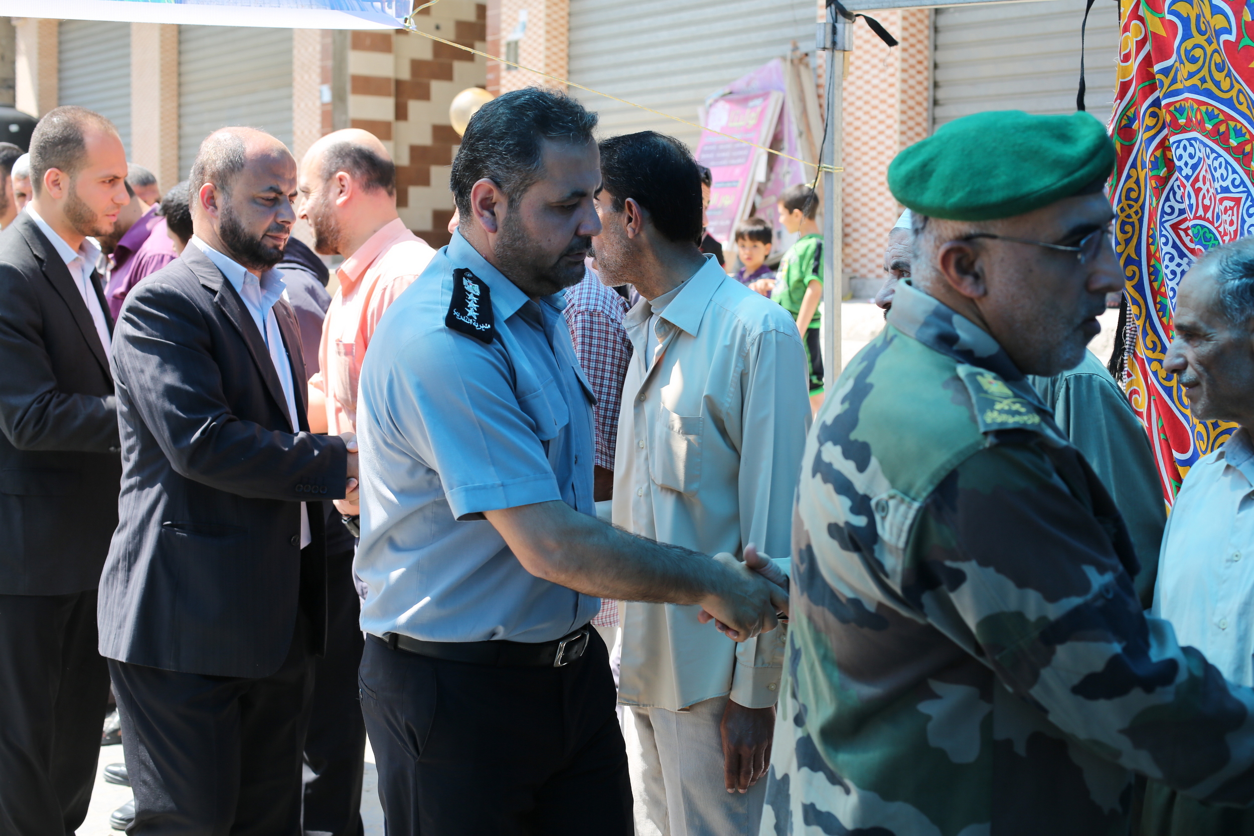 قيادة "الداخلية" تقدم واجب العزاء لذوي شهداء الوزارة في مسيرات العودة بذكرى النكبة