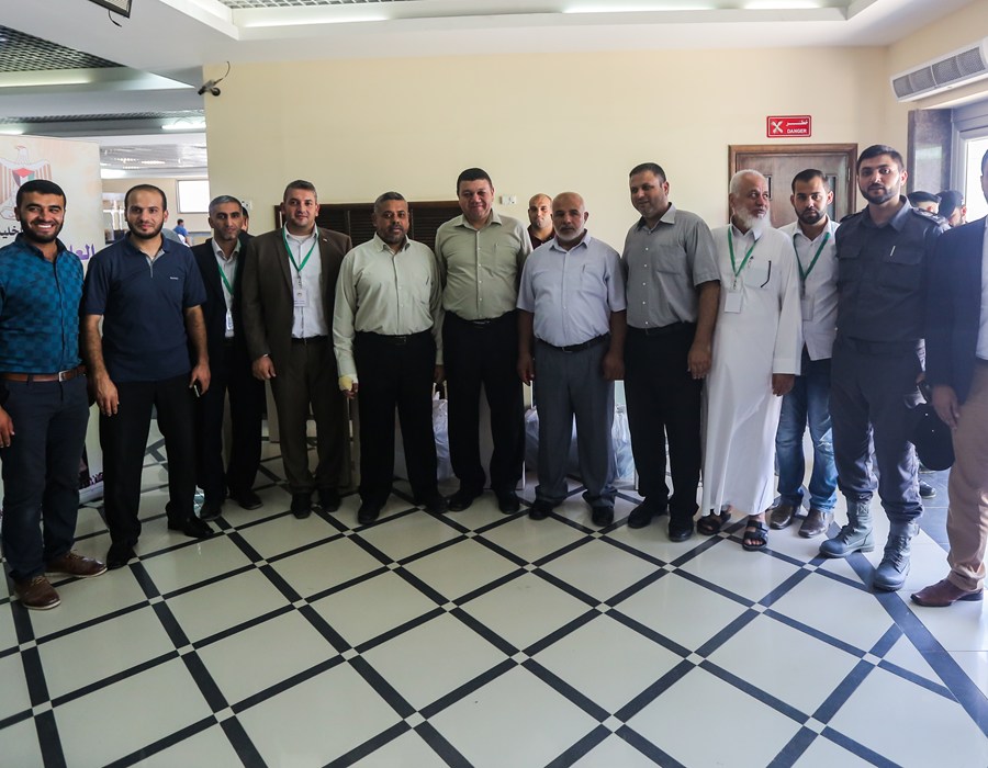 اللواء توفيق أبو نعيم يتفقد حركة المسافرين عبر معبر رفح البري 