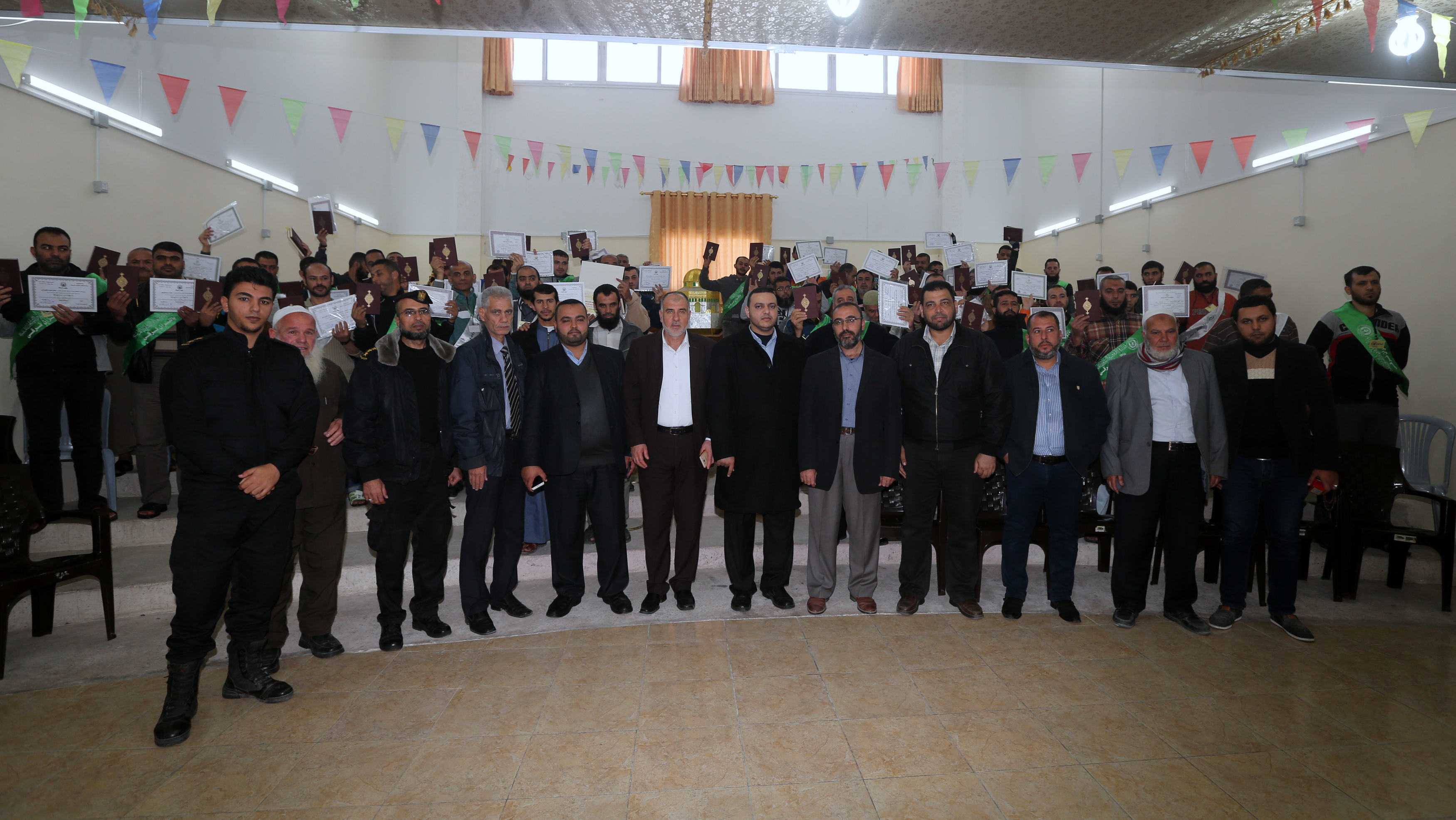 صور.. مديرية الإصـلاح والتأهيل تُخرج 80 نزيلاً حفظوا أجزاءً من القرآن