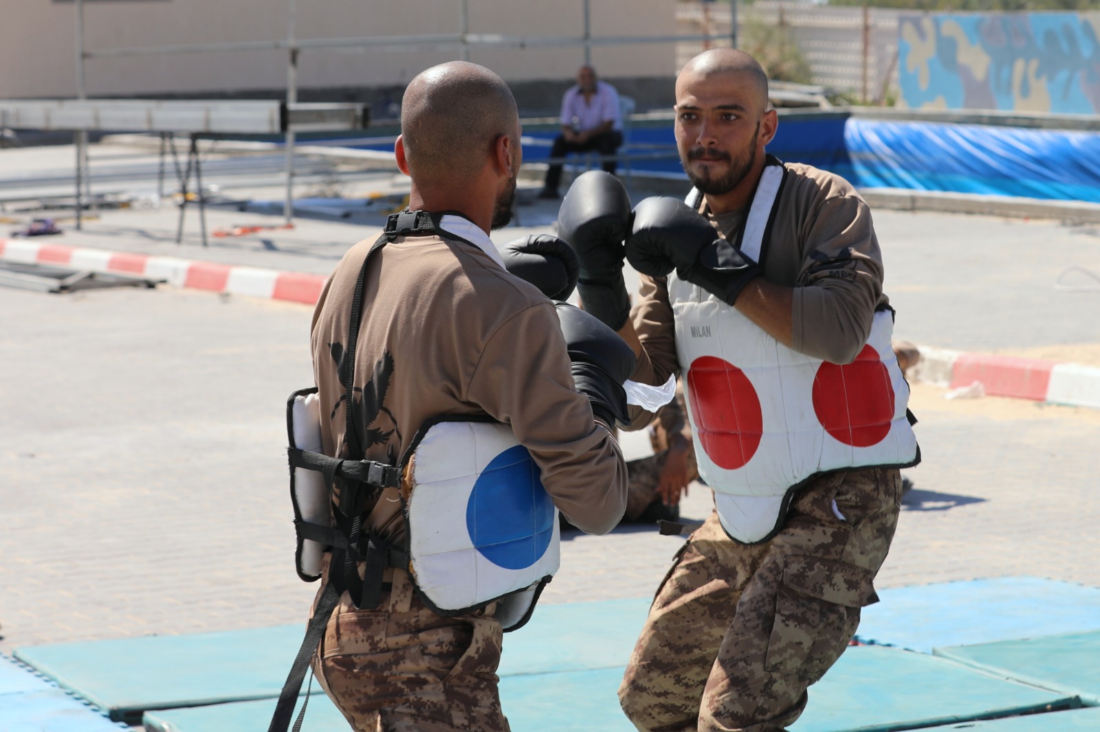 تدريبات دورة "الصاعقة الثالثة" لطلاب كلية الرباط بخان يونس