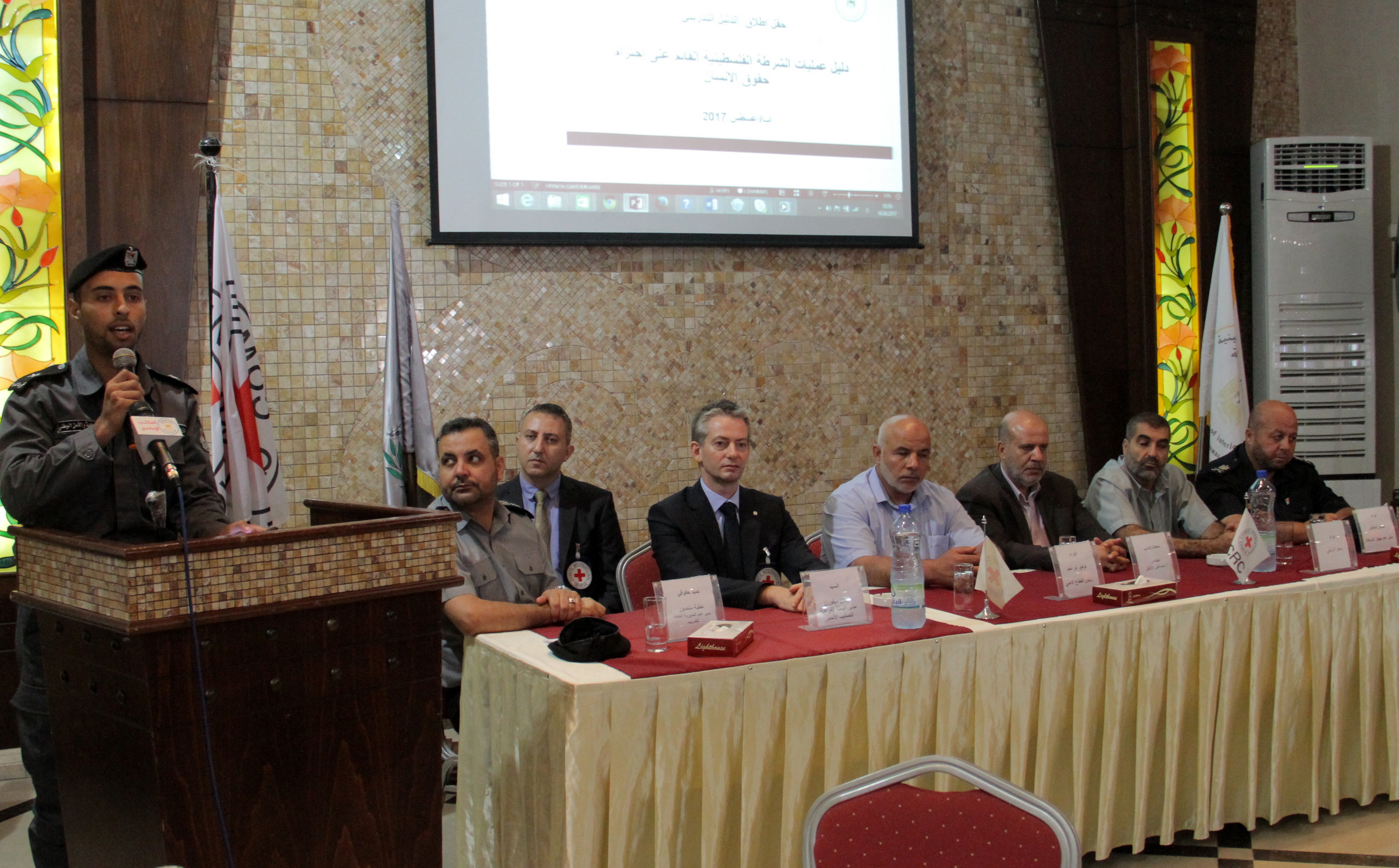 اطلاق دليل عمليات الشرطة القائم على احترام حقوق الإنسان