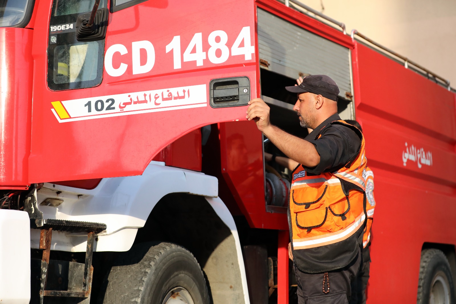 رفع درجة الجهوزية والاستنفار لدى الشرطة والدفاع المدني وأجهزة الداخلية في ظل العدوان الإسرائيلي