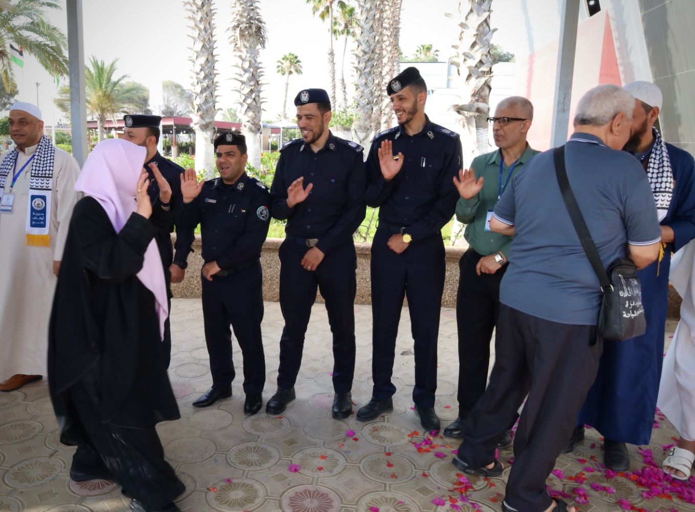 أطقم "المعابر" و"أجهزة الداخلية" تسهل مغادرة حجاج بيت الله عبر معبر رفح