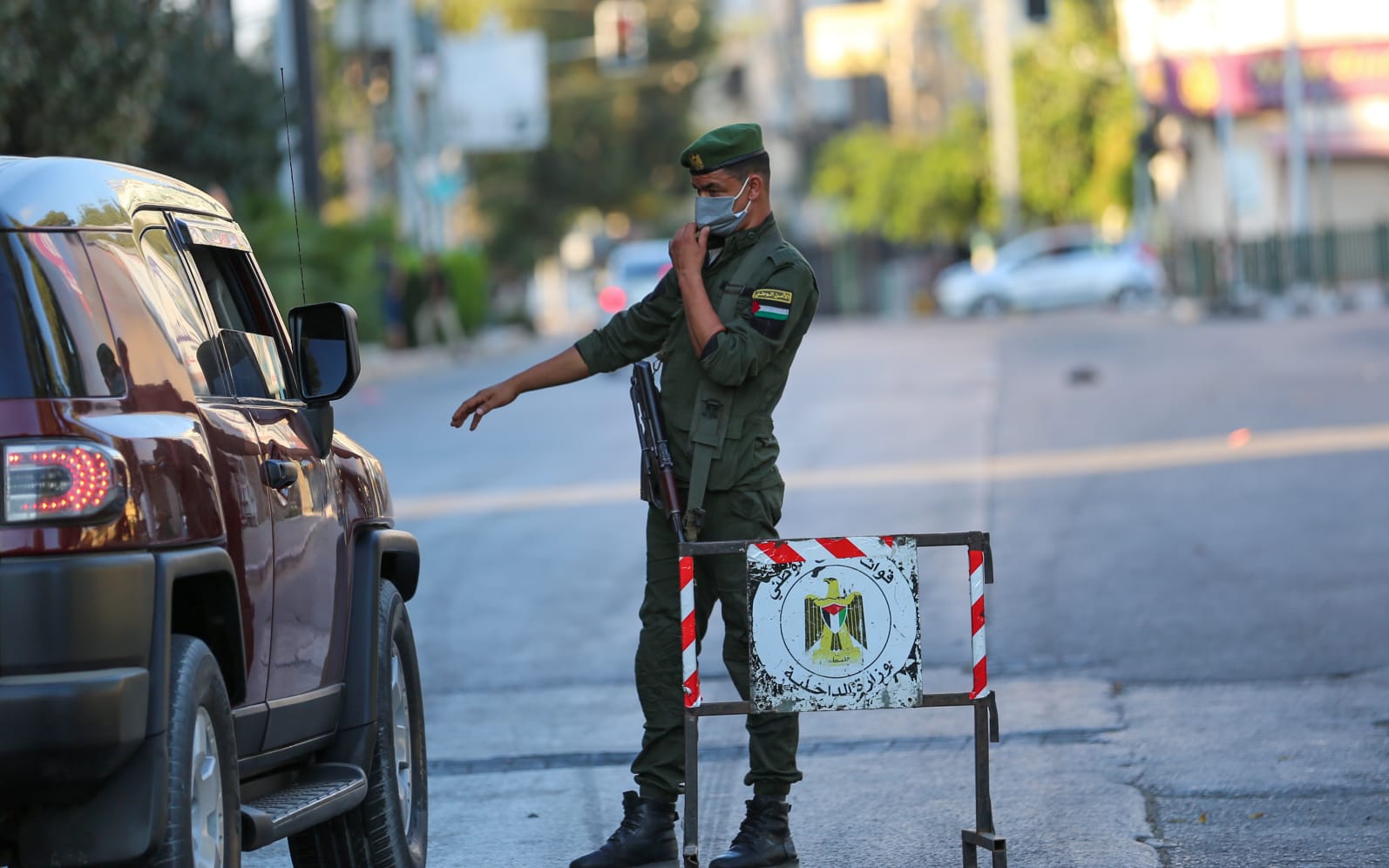 سريان قرار حظر التجوال في محافظات غزة لليوم الثالث