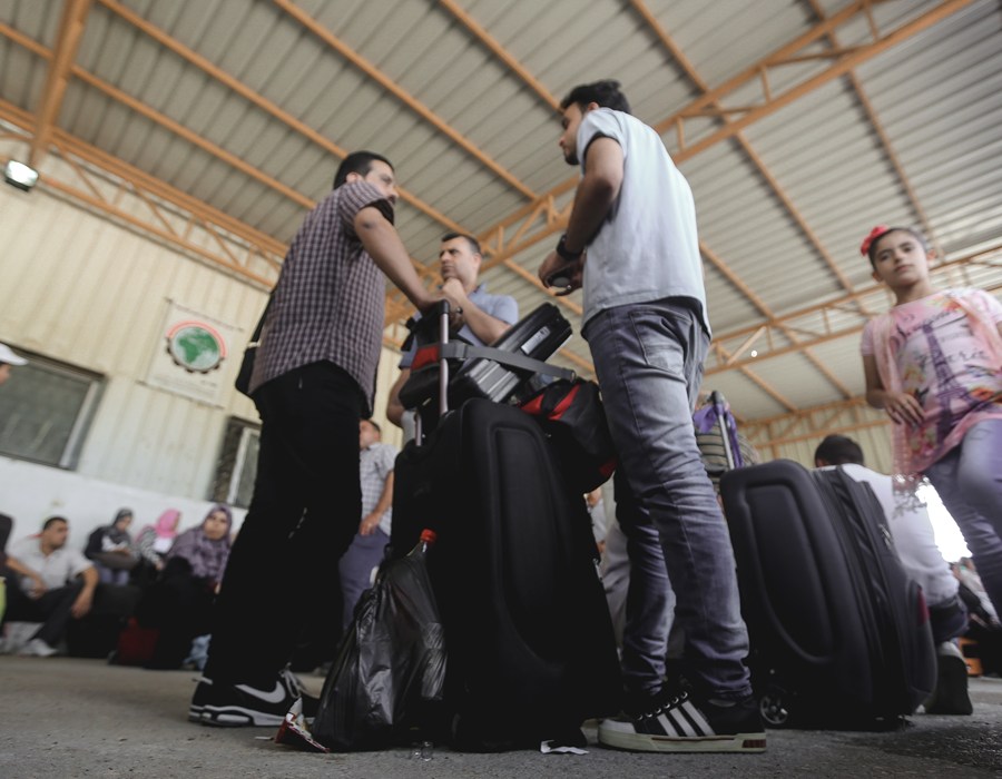 مغادرة الحالات الإنسانية عبر معبر رفح خلال فتحه استثنائياً ليومين