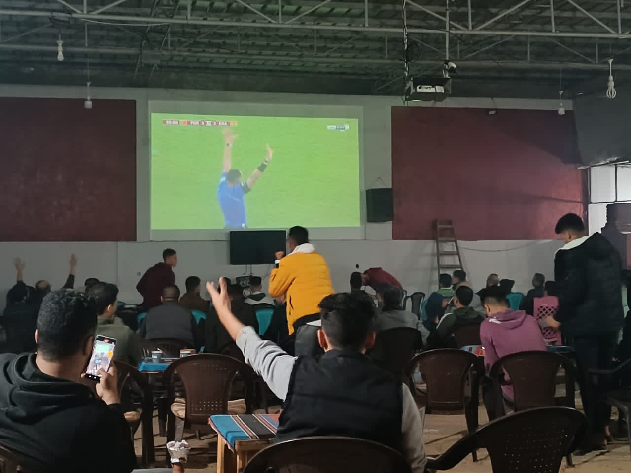 صور من تجمعات للمواطنين بغزة لمشاهدة مباريات كأس العالم