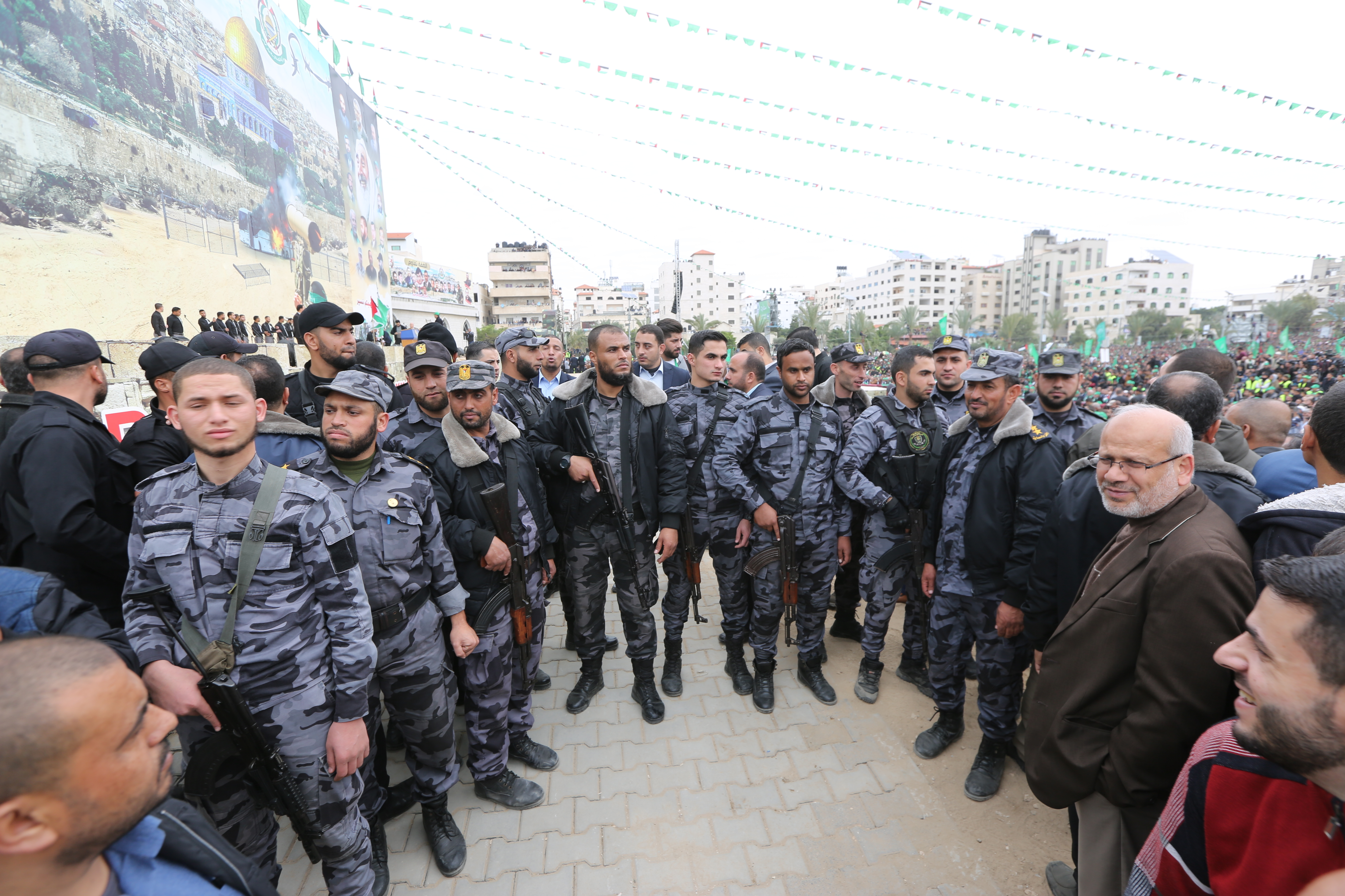 تأمين مهرجان انطلاقة حركة حماس في ساحة الكتيبة بغزة