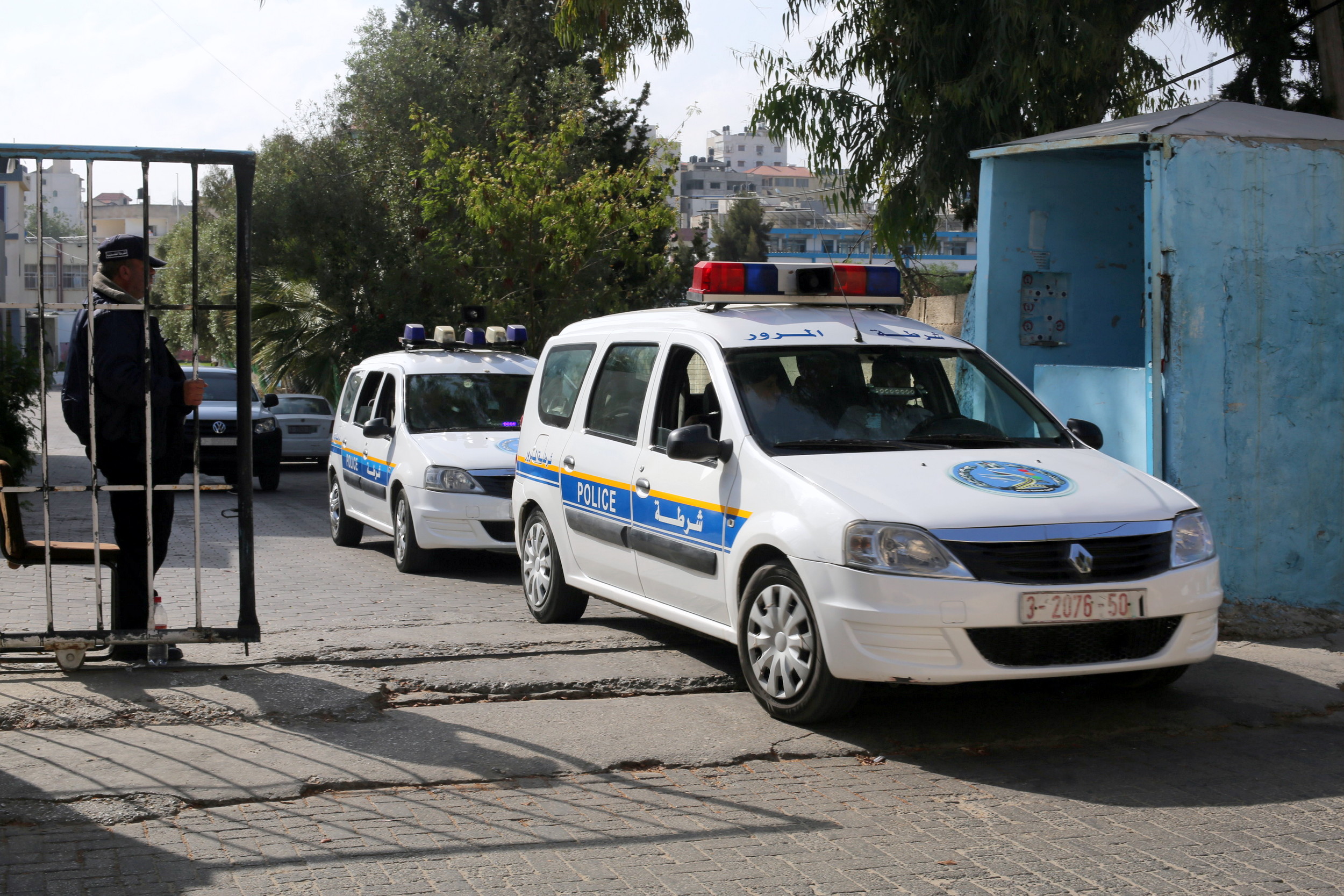 المرور والشرطة النسائية تُطلقان حملة توعوية لطالبات المدارس الثانوية