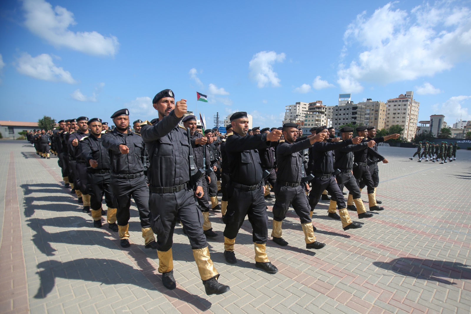 "مديرية التدريب" تُخرج دورة تأهيل الضباط الــ 38